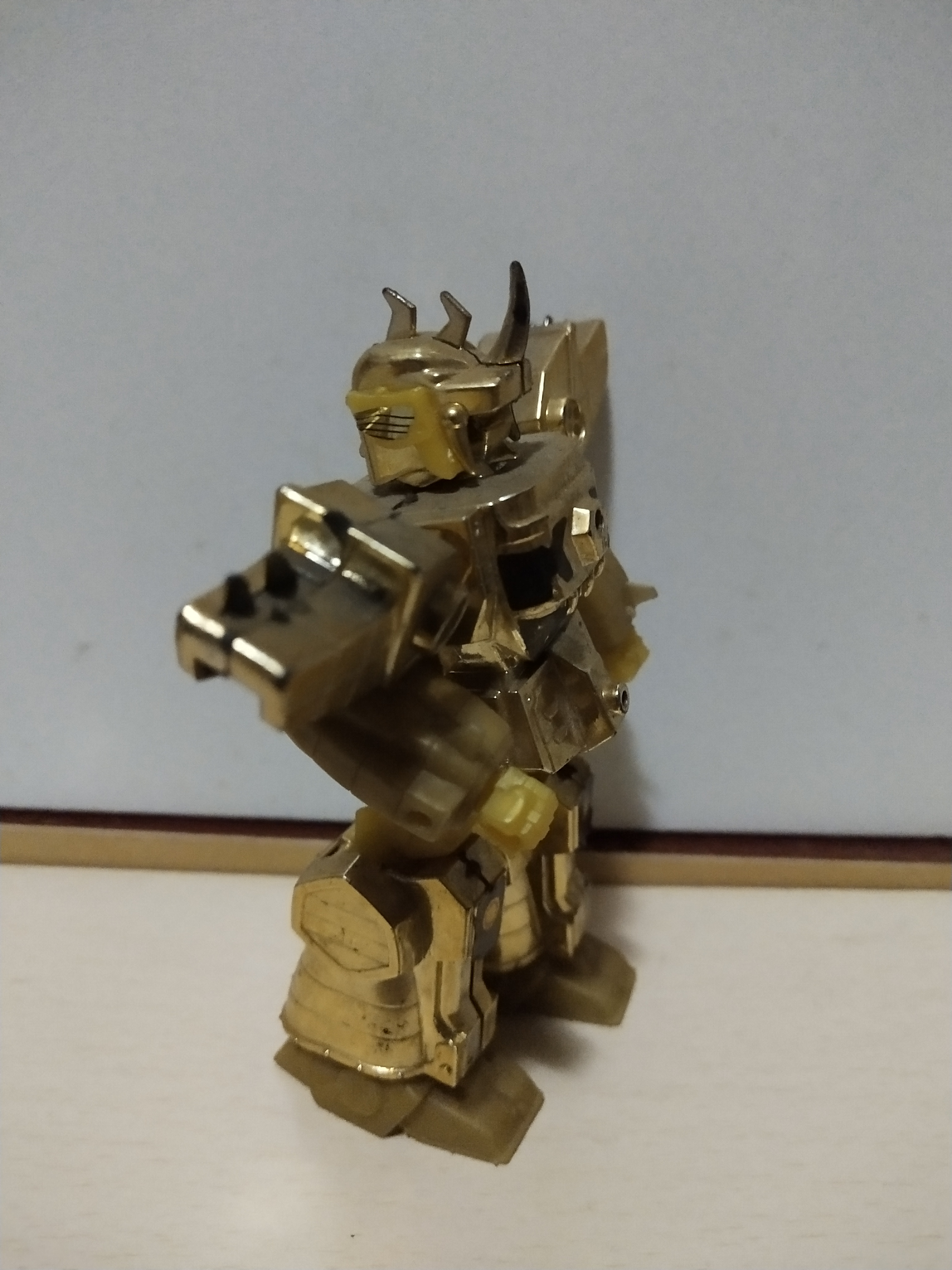 มีหลายภาพ ,หุ่นยนต์พลาสติกเก่า***มีรอยสีถลอก-ผู้กล้าทองคำ โกลด์รัน ในชุดหุ่นผู้กล้า Goldran