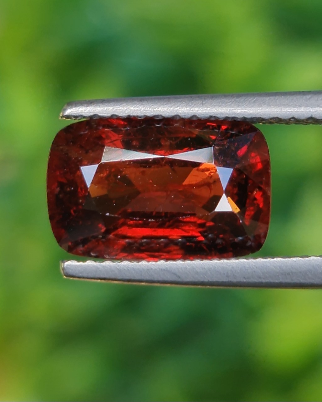 พลอย สปิเนล (Spinel) 3.23 กะรัต (Cts.) ดิบ (Unheated) พลอยแท้ อัญมณีมงคลประจําวันเกิด เครื่องประดับพลอย
