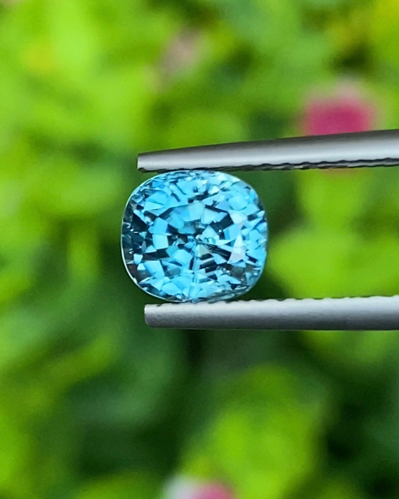 พลอย เพทาย Natural Zircon 2.27 กะรัต (Cts.) พลอยแท้อัญมณีมงคล ประจําวันเกิด เครื่องประดับพลอย