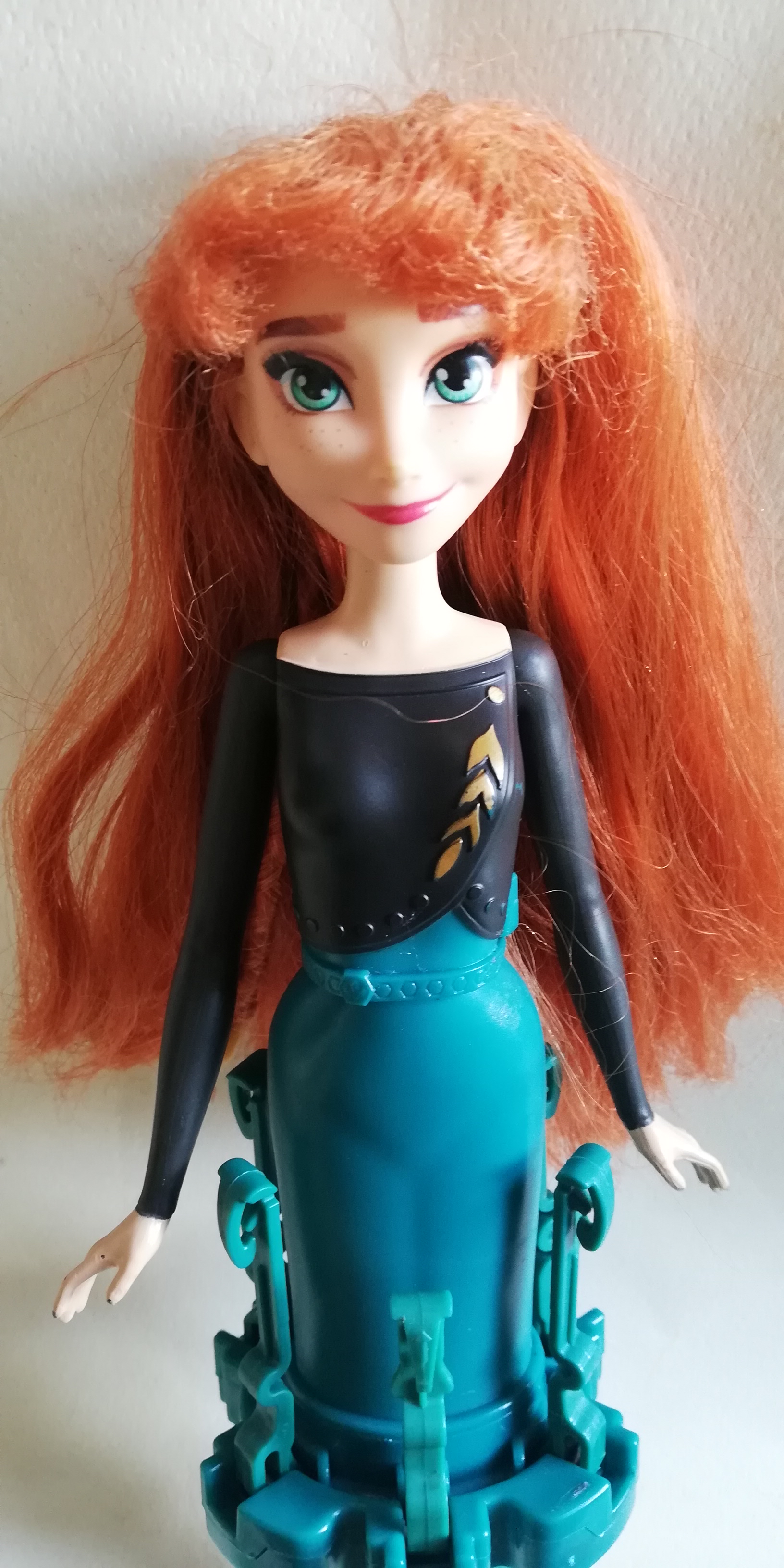 มีหลายภาพ, ตุ๊กตาราชินีแอนนา ในชุดปราบดาภิเษก*** กระโปรงมีกลไก พับขึ้นการออกได้ ปลายผมช็อตบ้าง, มีของตามภาพ จากภาพยนต์การ์ตูนดิสนีย์ เรื่อง Frozen 2