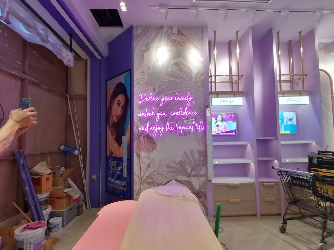 ไฟนีออน เฟค