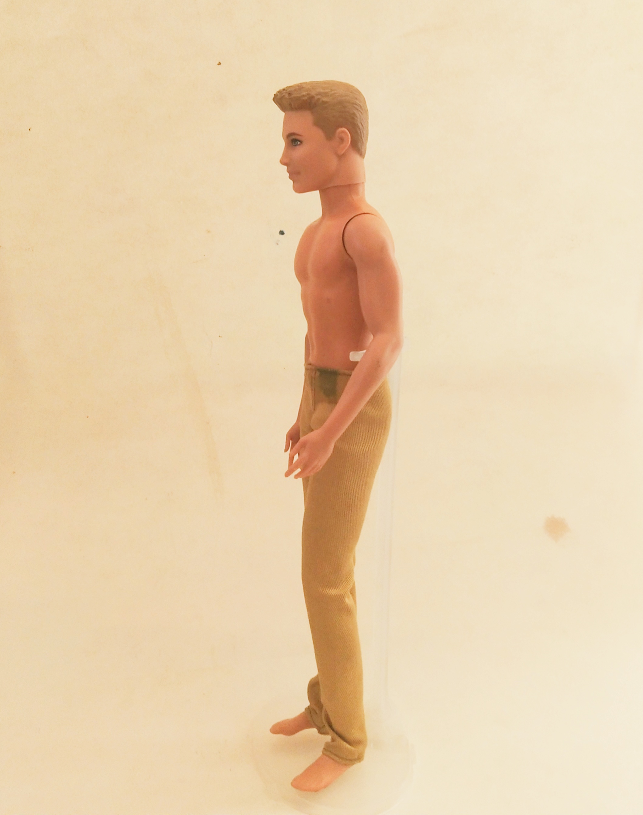 ตุ๊กตาผู้ชาย เคน แฟชั่นโพสต์ ท่ายืนทิ้งน้ำหนักลงที่ขาขวา แขนขาแน่น Mattel China 2013