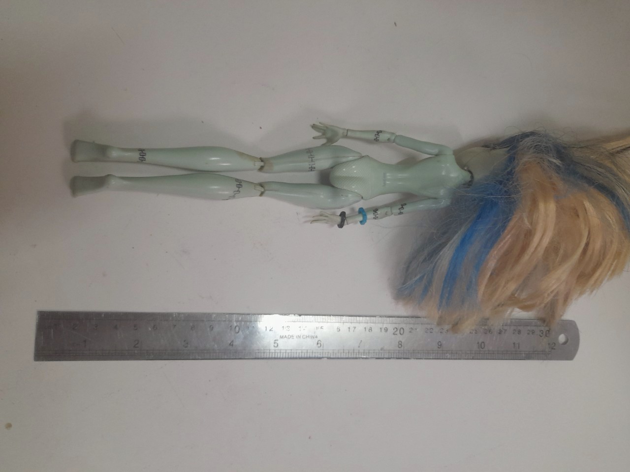 มีหลายภาพ **ข้อหลวมบ้าง ตุ๊กตามอนสเตอร์ไฮ ของแท้Mattel