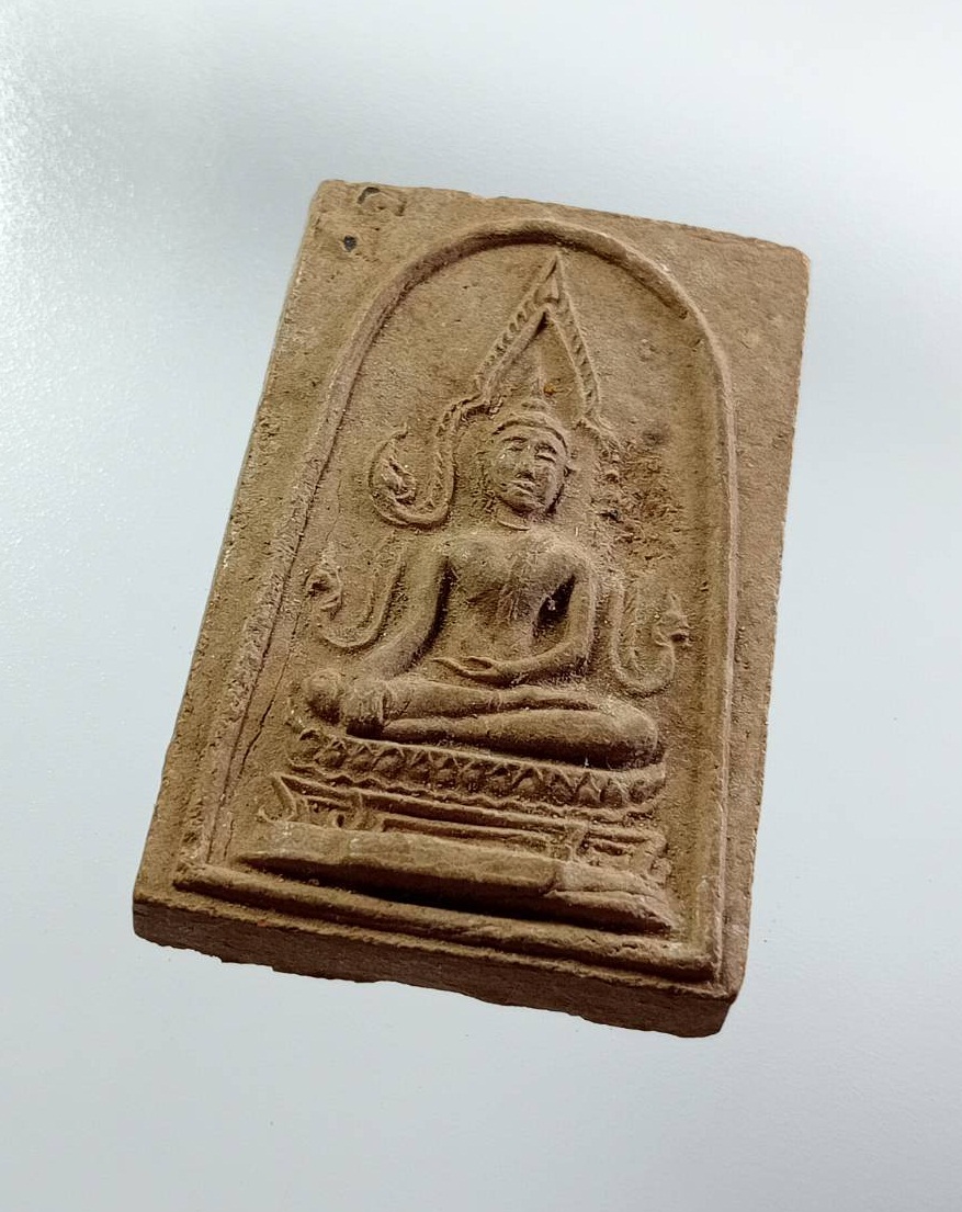 ผ3151 พระพุทธชินราช เนื้อดิน หลังยันต์ ไม่ทราบที่