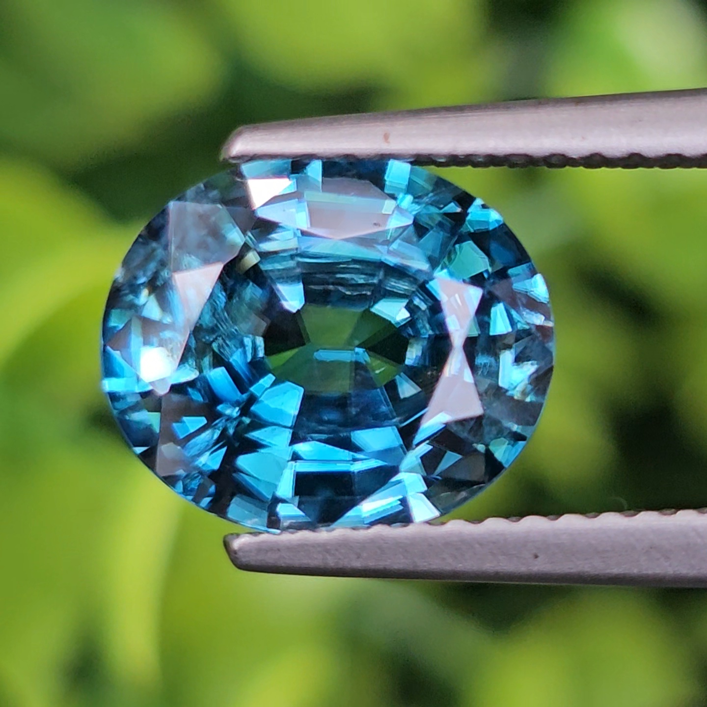 พลอย เพทาย (Zircon) 4.23 กะรัต (Cts.) พลอยแท้ อัญมณีมงคลประจําวันเกิด เครื่องประดับพลอย