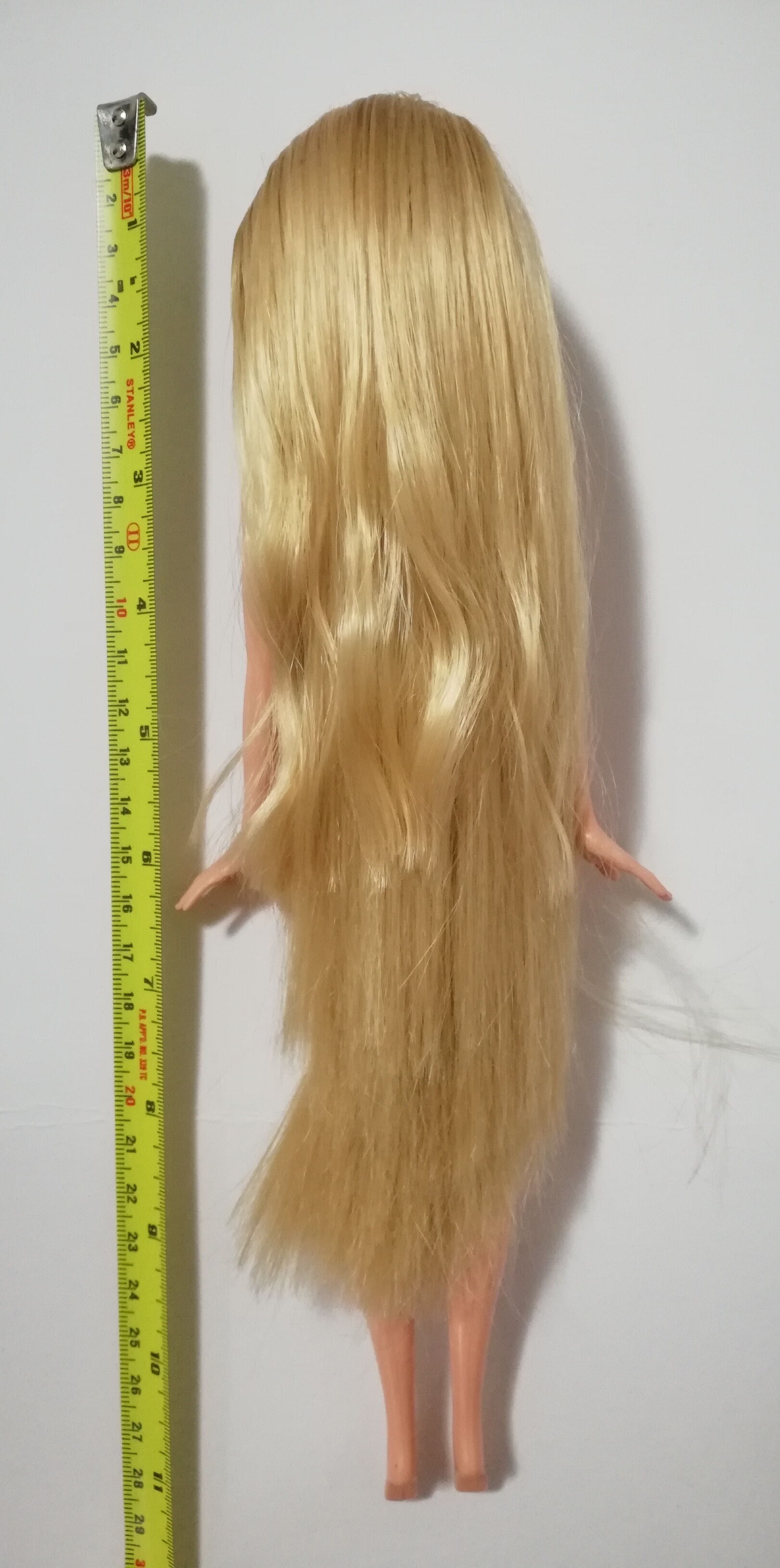 ตุ๊กตาบาร์บี้ เจ้าหญิงราพันเซล แถมชุด**แขนหลวมบ้าง Princess Rapunzel จากดิสนีย์ ปริ๊นเซส Disney Princess หน้าสวย ผมทองยาวสลวย รุ่นขาแข็ง หักงอไม่ได้ ของแท้แมทเทบปี 2012 Made in Indonesia, **ปลายผมมีตำหนิเล็กน้อยตามภาพ