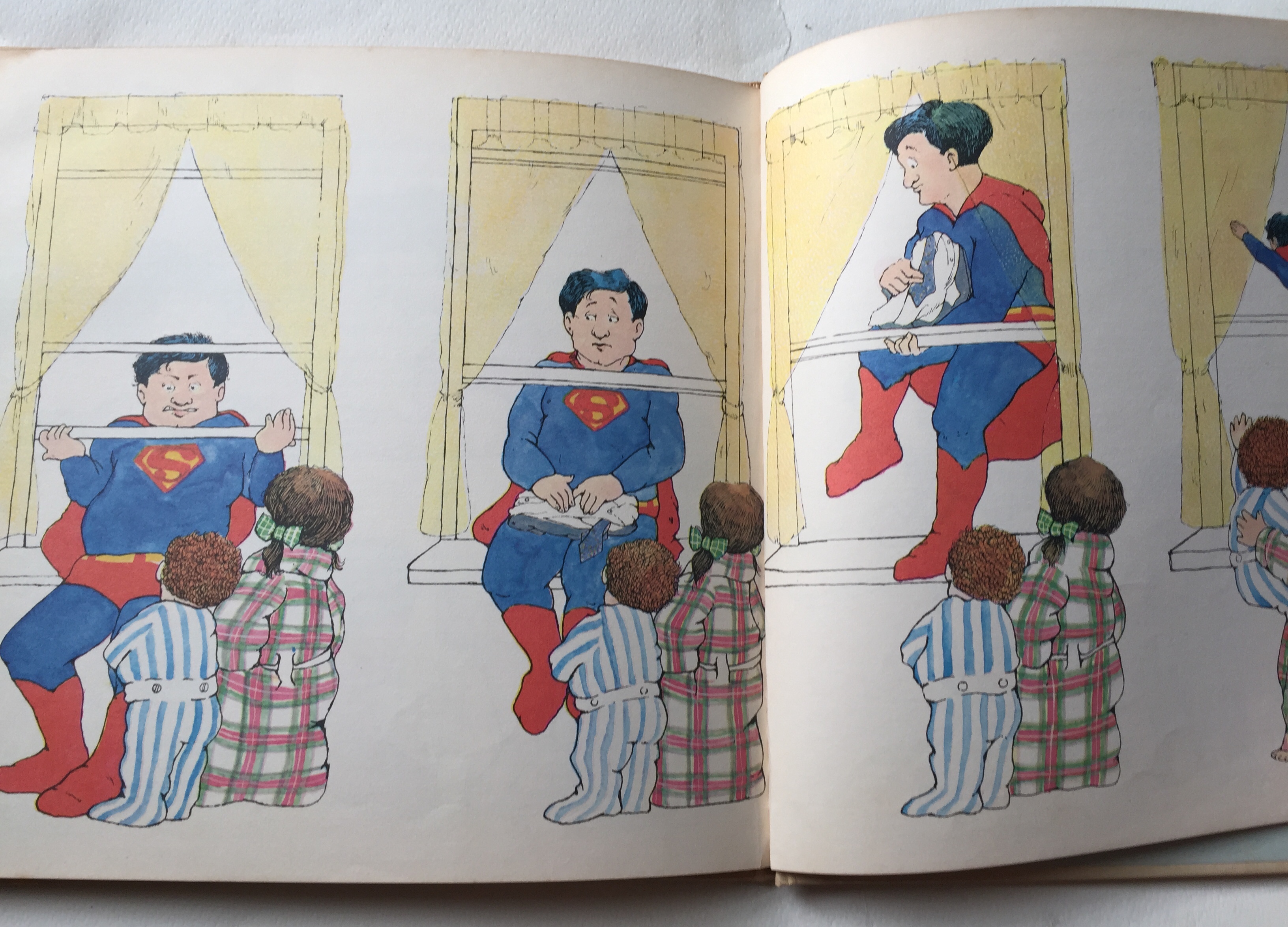 หนังสือภาพวาดสวยปกแข็ง ฉบับภาษาอังกฤษ, ** มีตำหนิตามภาพ, มีรอยเขียนชื่อ belong to Art Singtoroj, TELL ME A TRUDY โดย LORE SEGAL ภาพโดย ROSEMARY WELLS, ปีที่พิมพ์ 1977