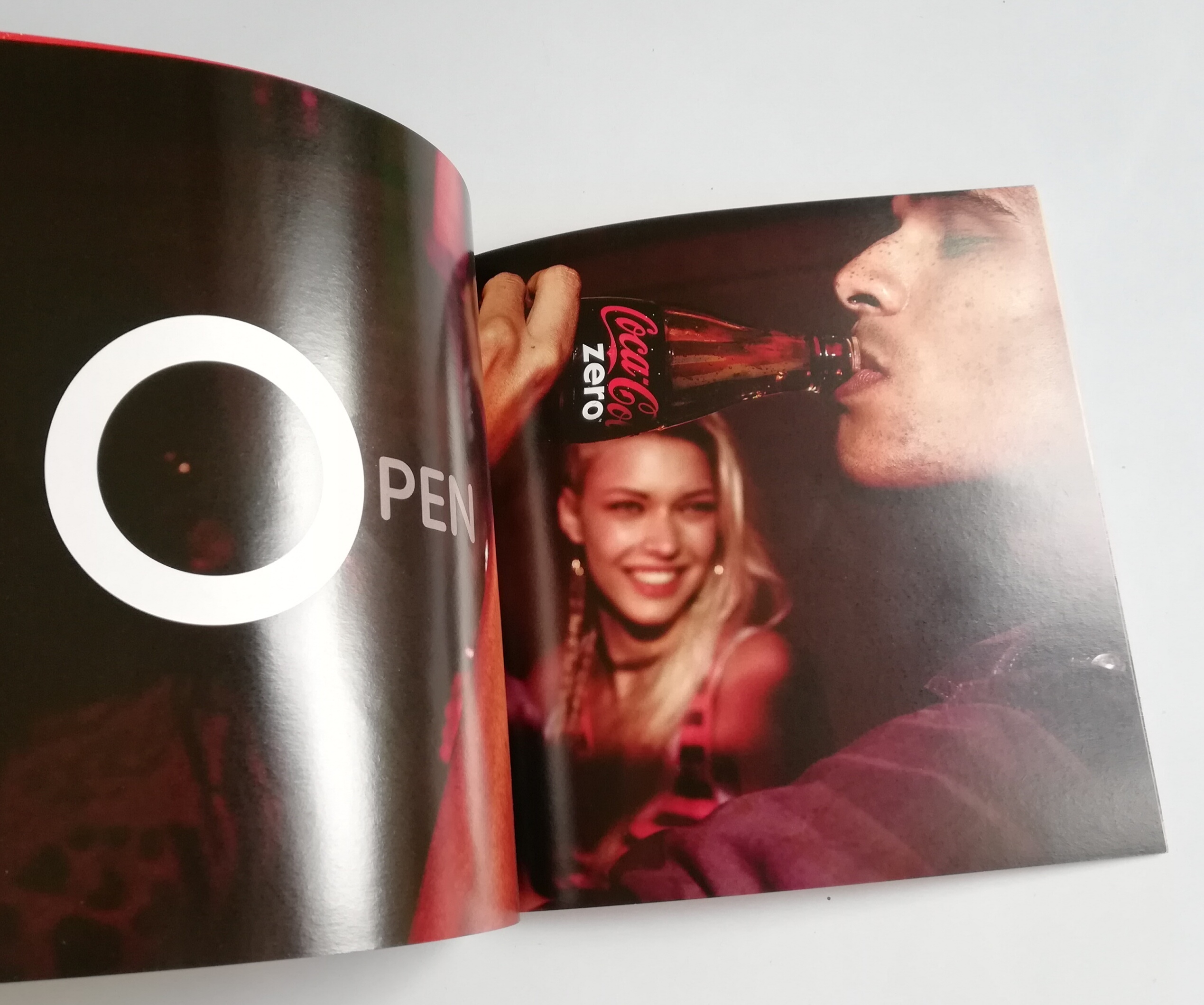 หนังสือสำหรับคนรัก โค้ก "Open Happiness" โดย Coca Colaประเทศไทย**ปกมีตำหนิ ตามภาพ