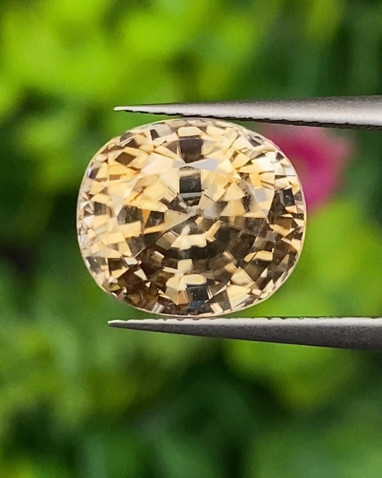 พลอย เพทาย Natural Zircon 6.55 กะรัต (Cts.) พลอยแท้ อัญมณีมงคลประจําวันเกิด เครื่องประดับพลอย