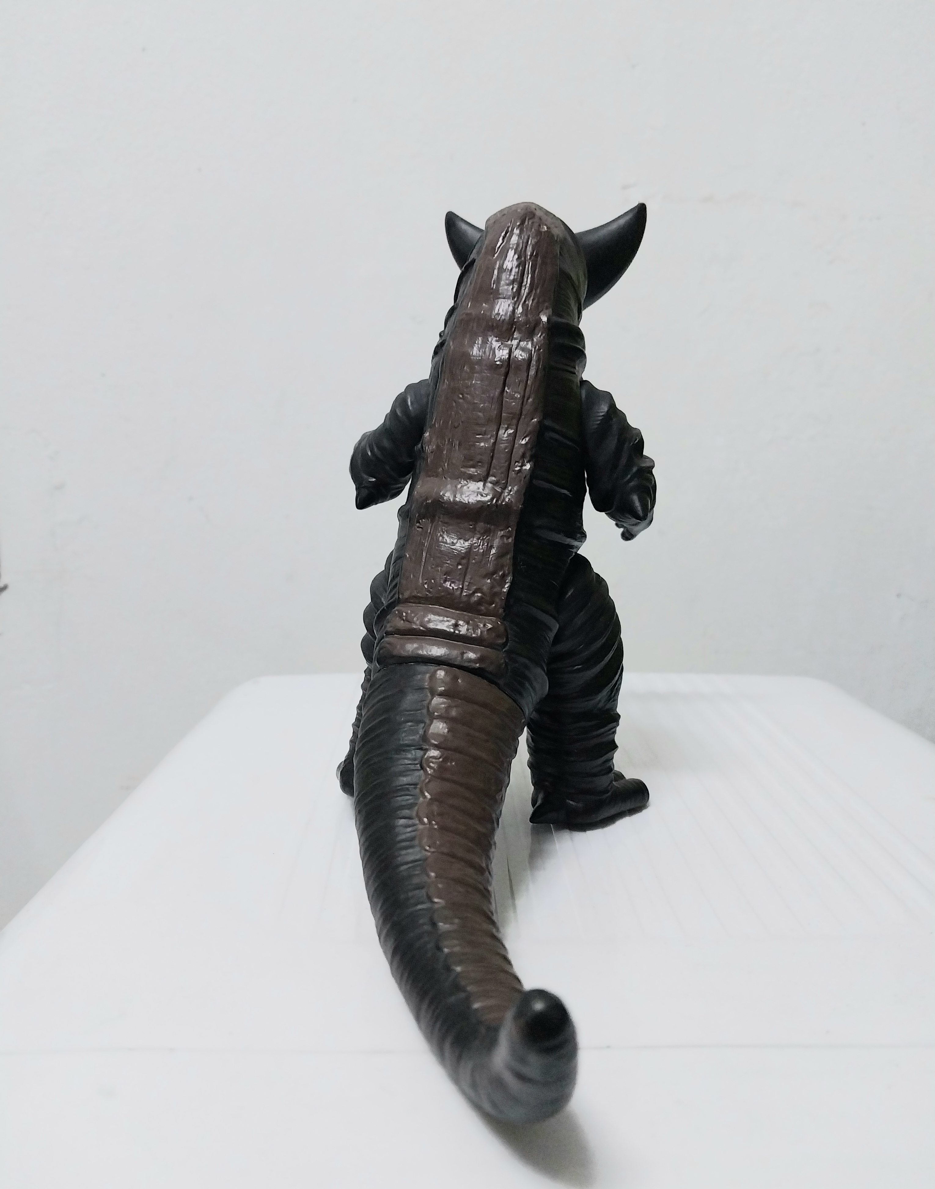 มีรอยสีลอกที่จมูก มีหลายภาพ งาน Bandai Japan ซอฟ6" สัตว์ประหลาดโกโมร่า