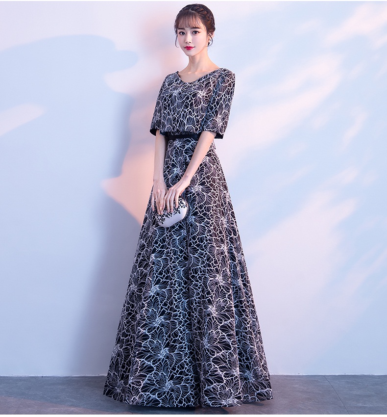 ชุดราตรียาวแขนสามส่วนลายดอกไม้เรียบหรู (เชือกผูกหลัง)