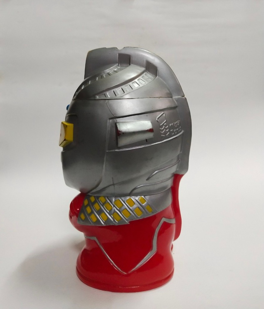 กระติกน้ำ/ออมสิน พลาสติก อุลตร้าเซเว่น(ตัวที่ 2) พรีเมี่ยมของแถมแลกซื้อจากร้าน มิสเตอร์โดนัท+โคคา โคล่า งานเก่าเก็บสะสม มือสองสภาพดีมีรอย ขนาดตามรูป