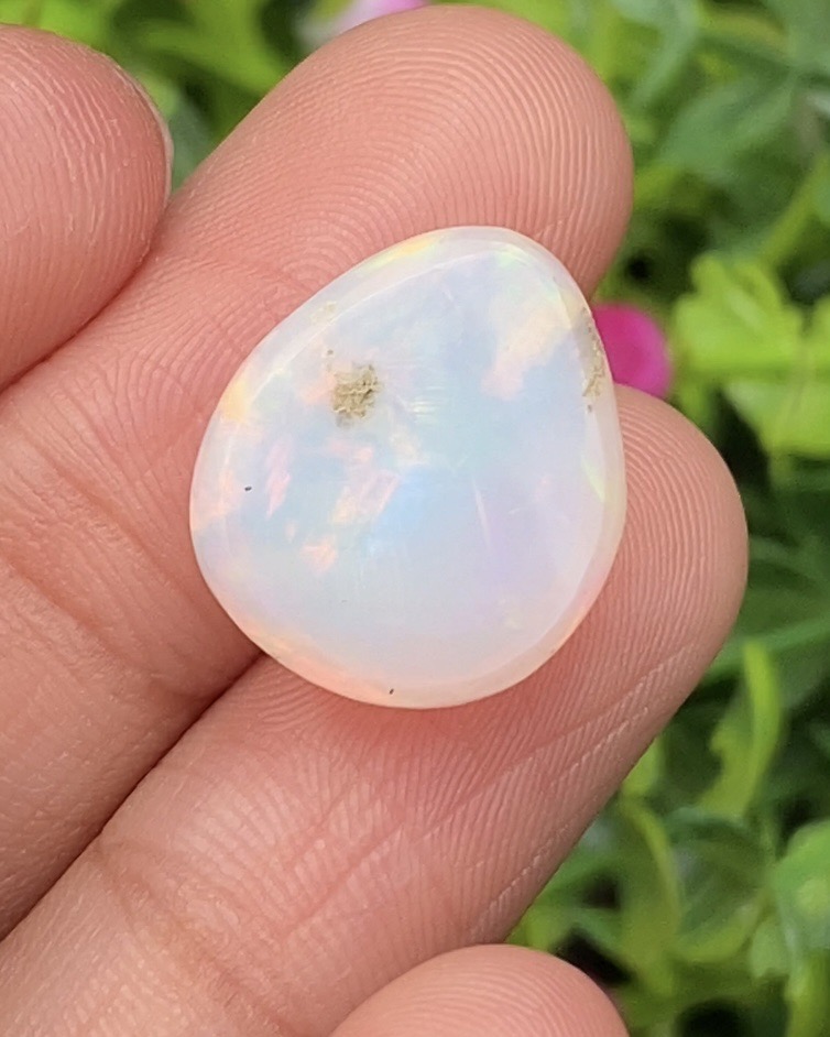 พลอย ไวท์ โอปอล White Opal 8.38 กะรัต (Cts.) พร้อมใบเซอร์ พลอยแท้ อัญมณีมงคลประจําวันเกิด เครื่องประดับพลอย