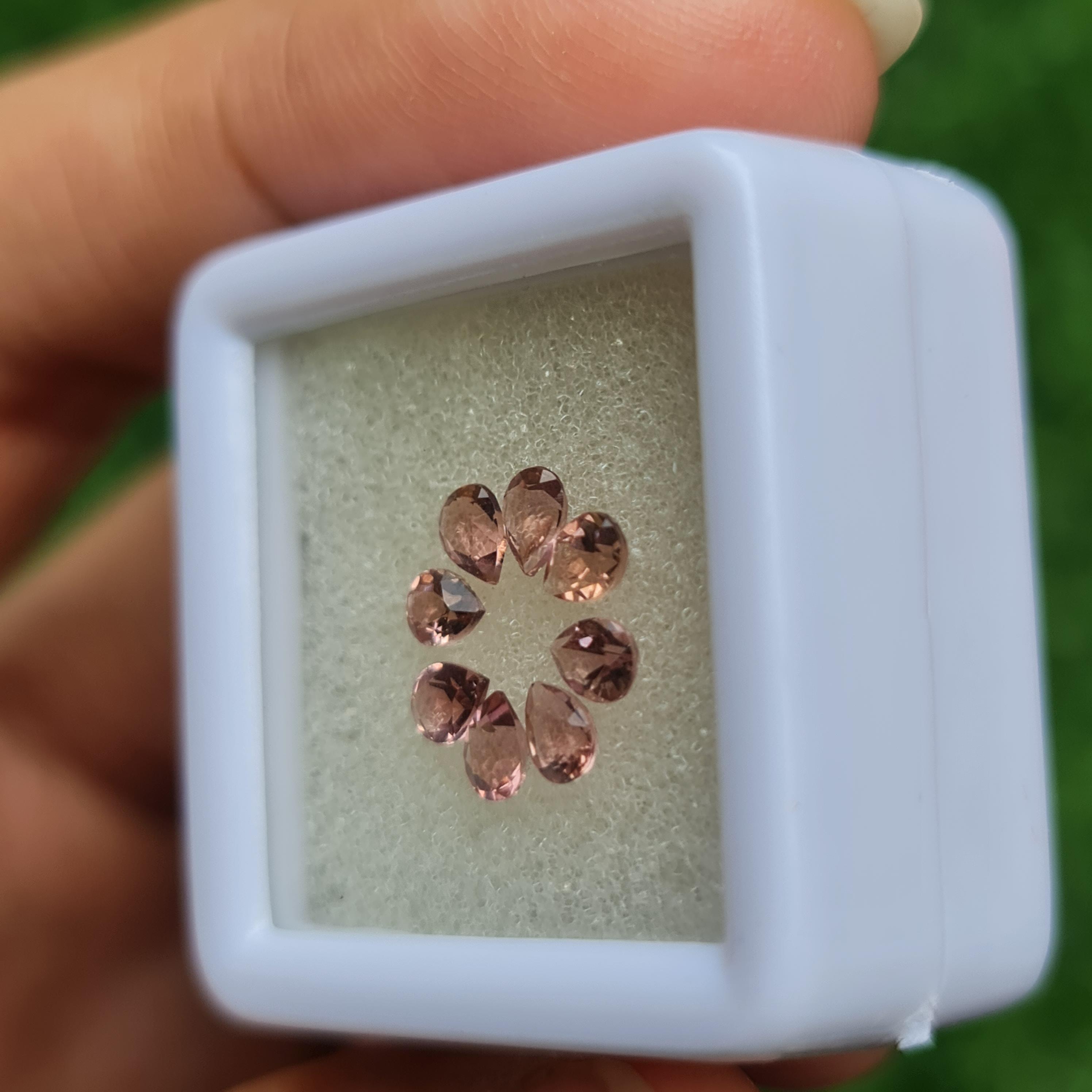 พลอย ชมพู พิ้งค์ ทัวร์มารีน (Pink Tourmaline) 1.25 กะรัต (Cts.) 8 เม็ด อัญมณีมงคลประจําวันเกิด เครื่องประดับพลอย