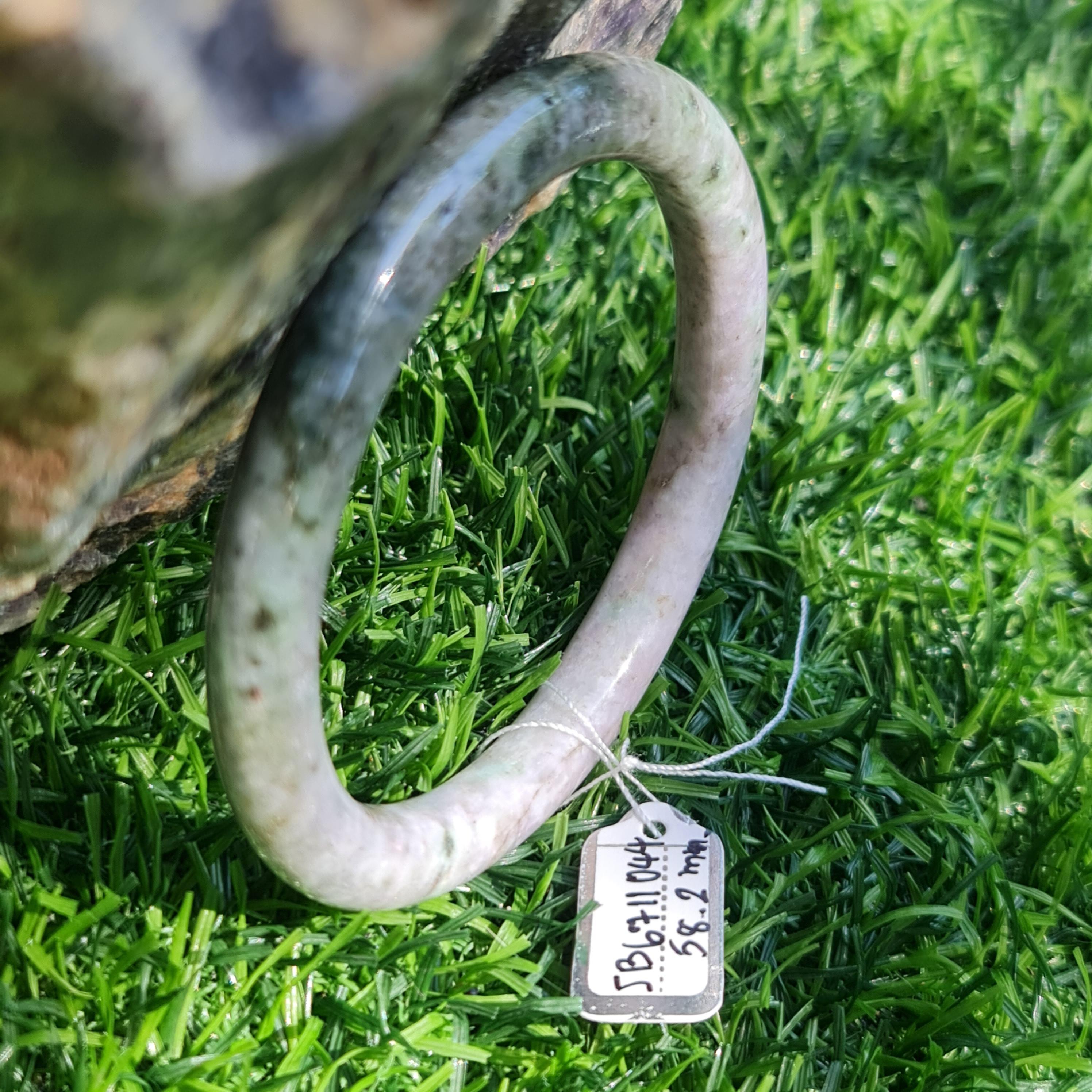 JB6711044 หยก พม่า แท้ Jade กำไลหยก 58.2 มม. (Jadeite bracelet) พม่า (Myanmar)