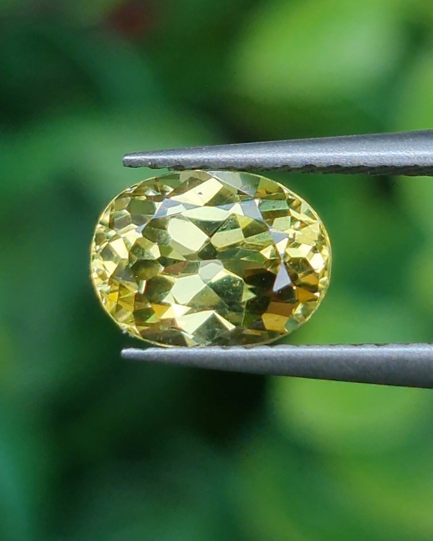 พลอย คริโซเบริล (Chrysoberyl) 1.13 กะรัต (Cts.) พลอยแท้ อัญมณีมงคลประจําวันเกิด เครื่องประดับพลอย