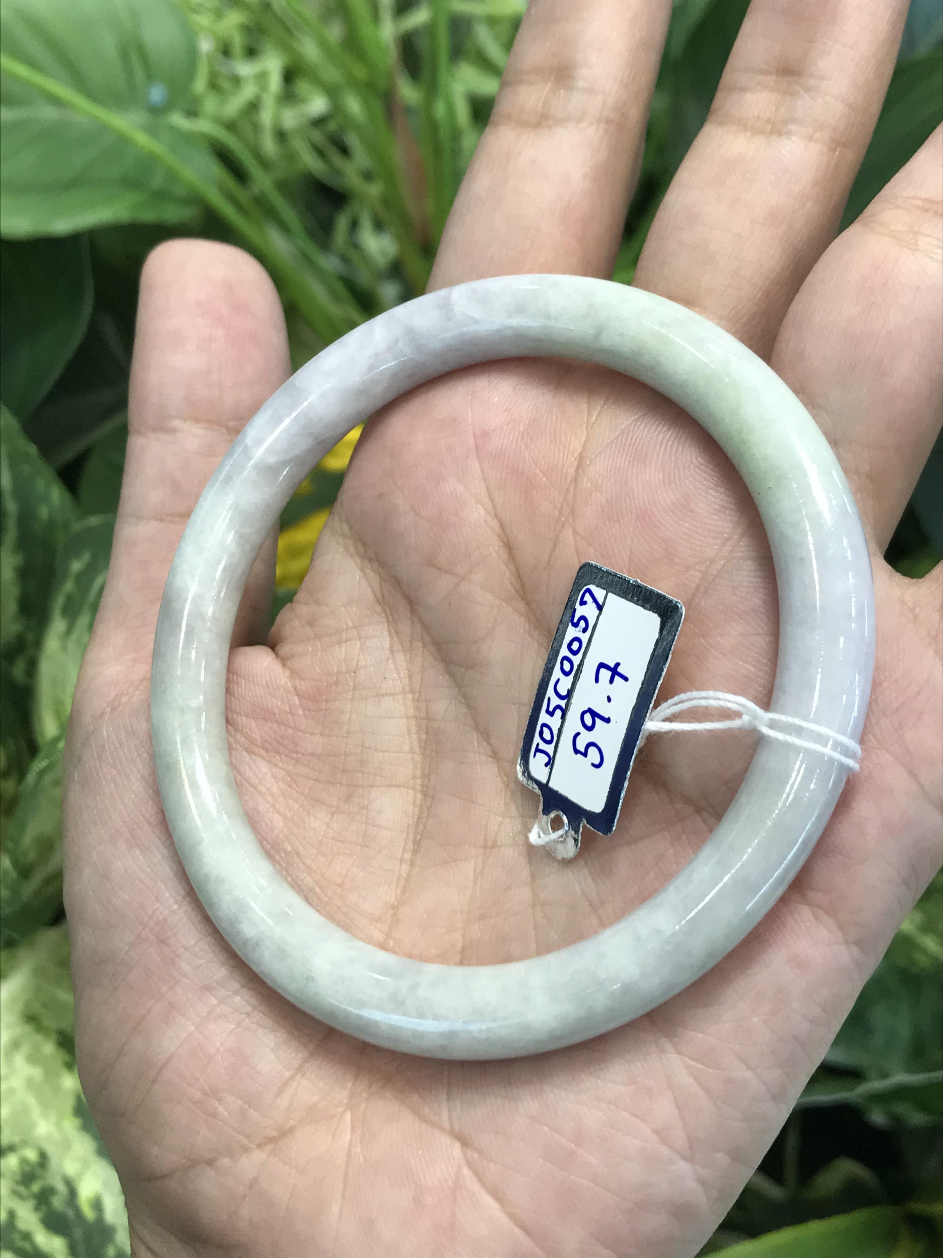 J05C0057 หยก พม่า แท้ Jade กำไลหยก 59.7 มม. (Jade bracelet) พม่า (Myanmar)