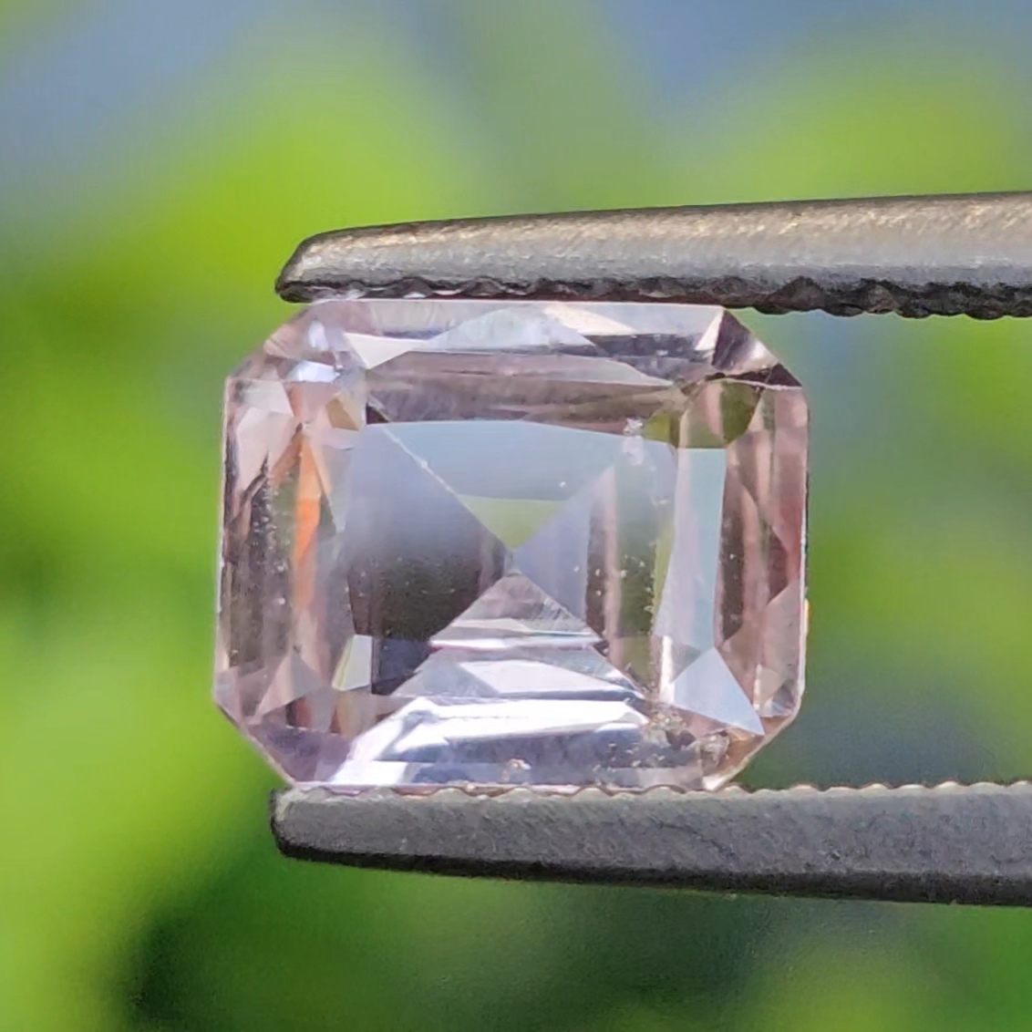 พลอย พัดพารัดชา Padparadscha Sapphire 1.23 กะรัต (Cts.) ดิบ (Unheated) พลอยแท้ อัญมณีมงคลประจําวันเกิด เครื่องประดับพลอย