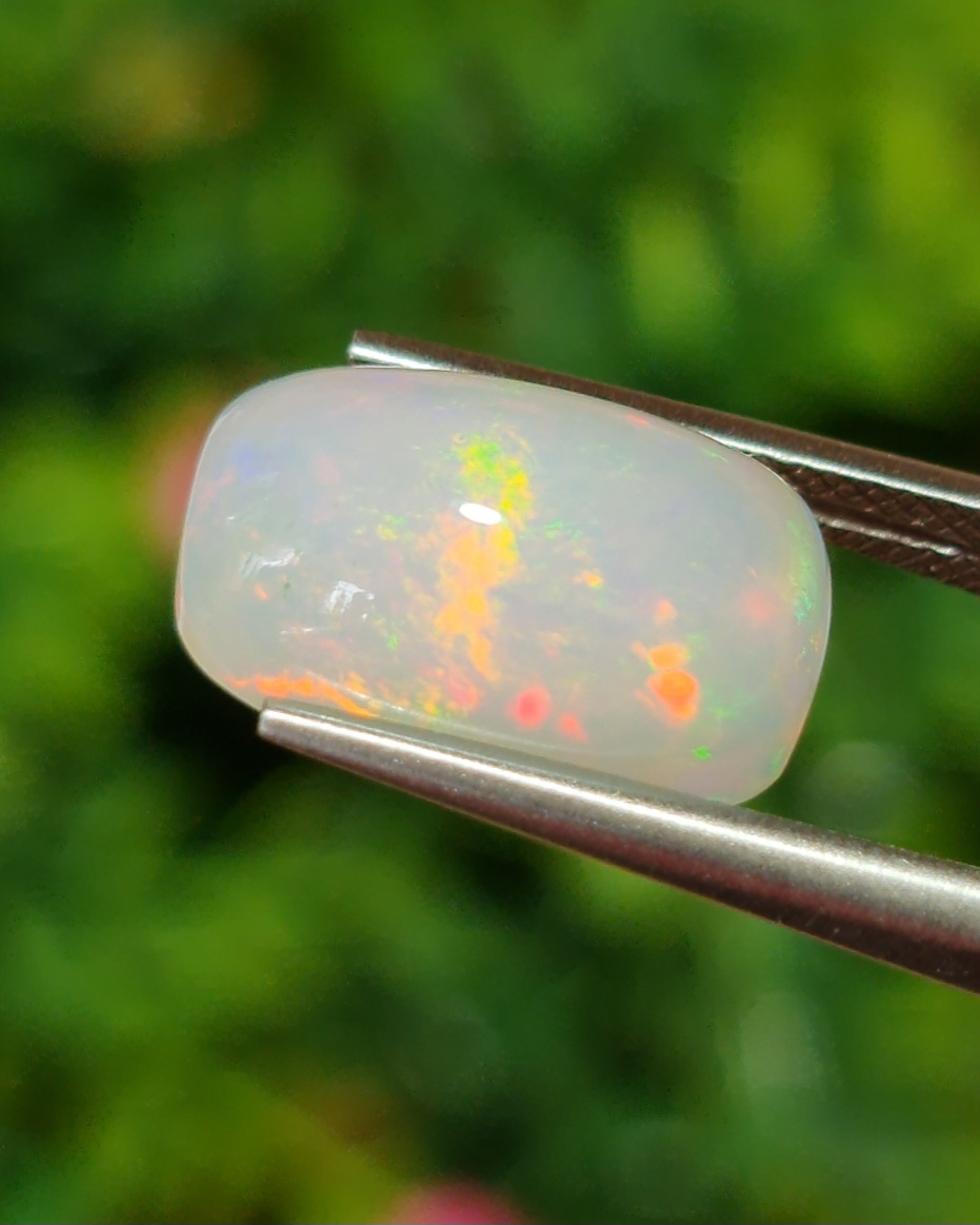 พลอย ไวท์ โอปอล White Opal 5.14 กะรัต (Cts.) พลอยแท้ อัญมณีมงคลประจําวันเกิด เครื่องประดับพลอย