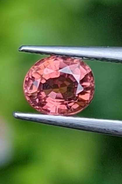 พลอย ทัวร์มารีน (Tourmaline) 0.68 กะรัต (Cts.) อัญมณีมงคลประจําวันเกิด เครื่องประดับพลอย