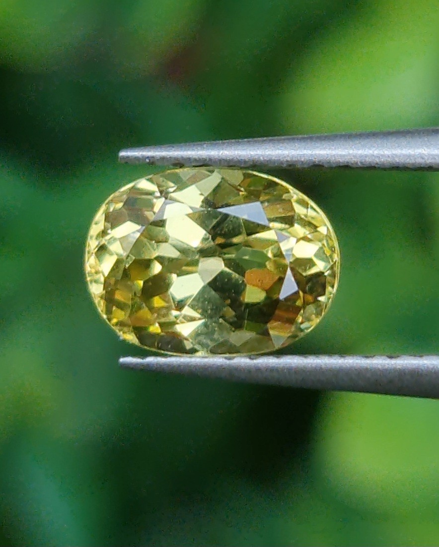 พลอย คริโซเบริล (Chrysoberyl) 1.13 กะรัต (Cts.) พลอยแท้ อัญมณีมงคลประจําวันเกิด เครื่องประดับพลอย