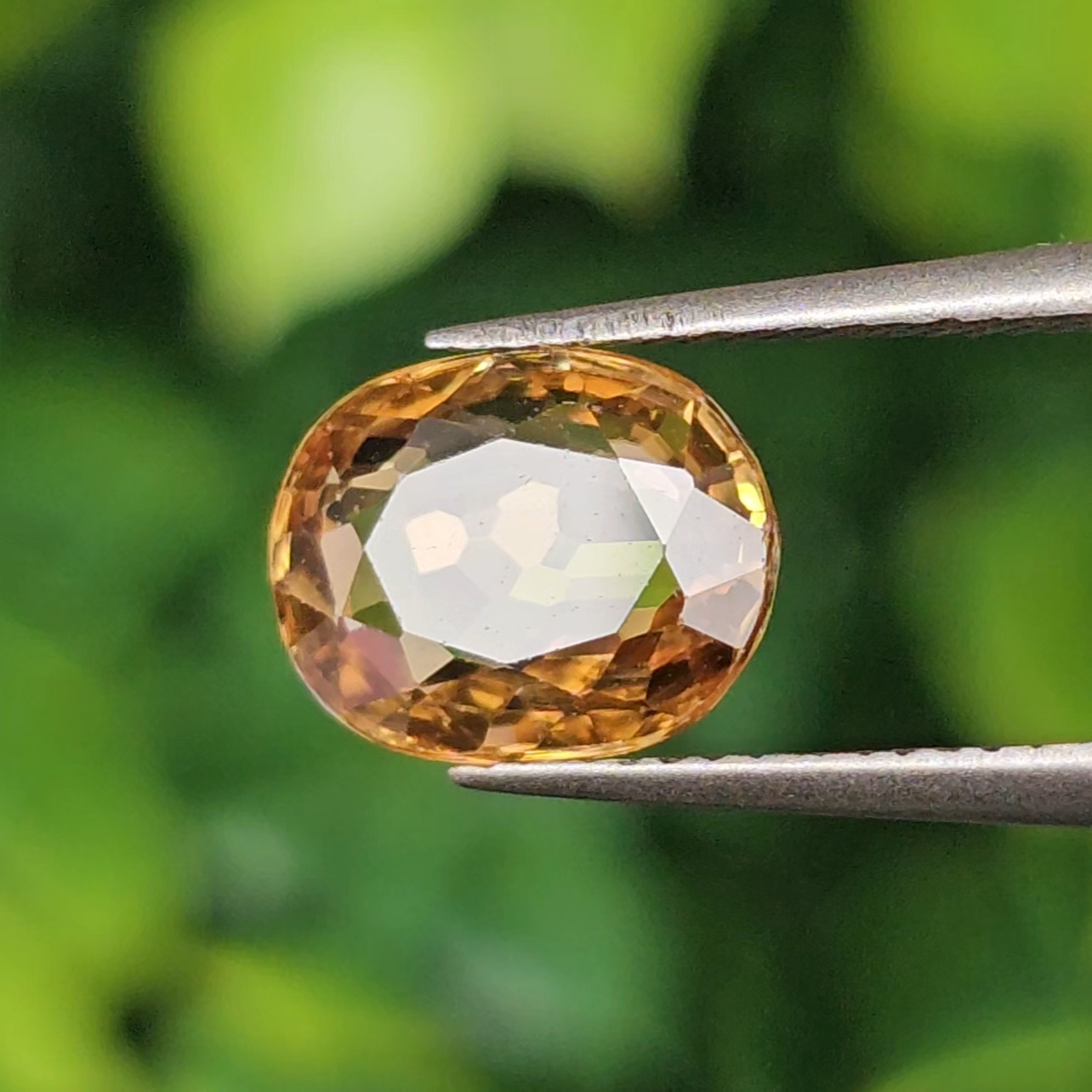 พลอย เพทาย (Zircon) 2.40 กะรัต (Cts.) พลอยแท้ อัญมณีมงคลประจําวันเกิด เครื่องประดับพลอย