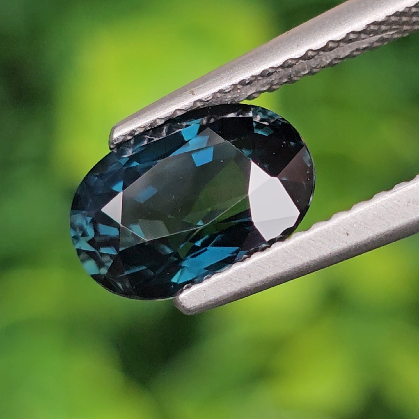 พลอย แซปไฟร์สีน้ำเงินอมเขียว Teal Sapphire 3.03 กะรัต (Cts.) พลอยแท้ อัญมณีมงคลประจําวันเกิด เครื่องประดับพลอย