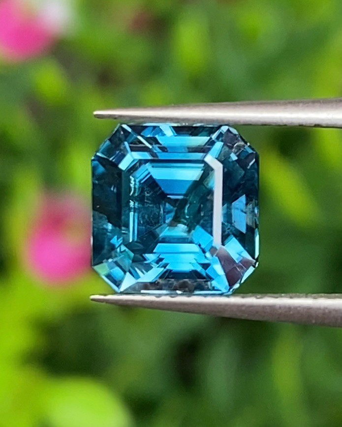 พลอย เพทาย (Zircon) 3.35 กะรัต (Cts.) พลอยแท้ อัญมณีมงคลประจําวันเกิด เครื่องประดับพลอย