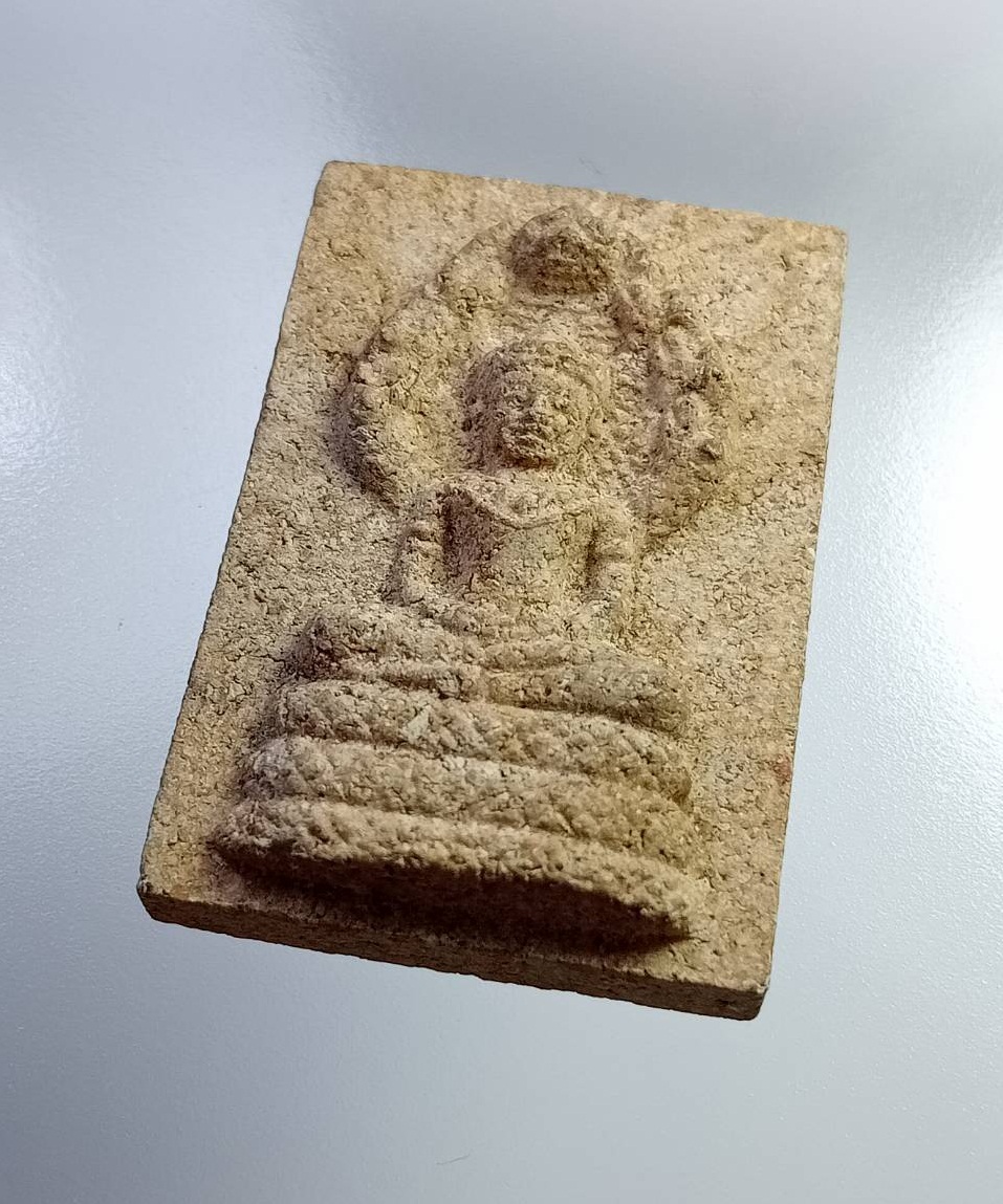 ผ2781 พระผง พระนาคปรก หลังยันต์ ไม่ทราบที่ครับ