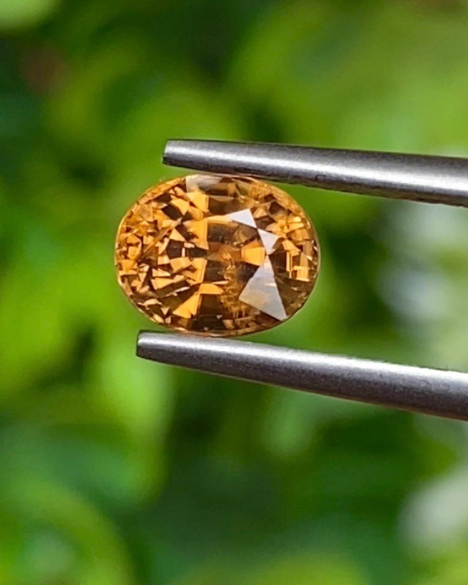 พลอย เพทาย (Zircon) 1.46 กะรัต (Cts.) พลอยแท้ อัญมณีมงคลประจําวันเกิด เครื่องประดับพลอย
