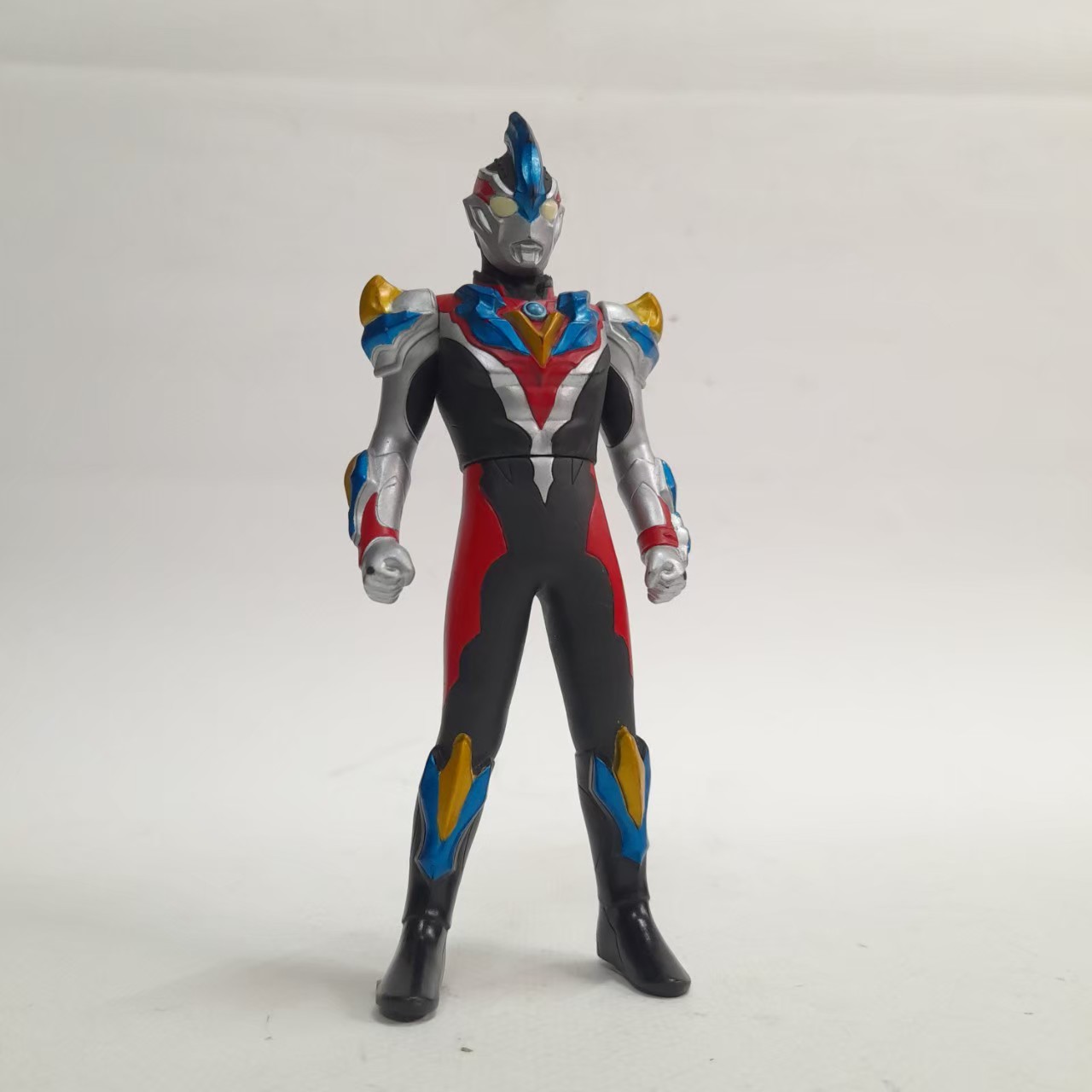 ซอฟ 5 นิ้ว อุลตร้าแมนกิงกะวิคตอรี่ ร่างรวมของสองอุลตร้าแมน มือสองสภาพดี มีรอยบ้าง