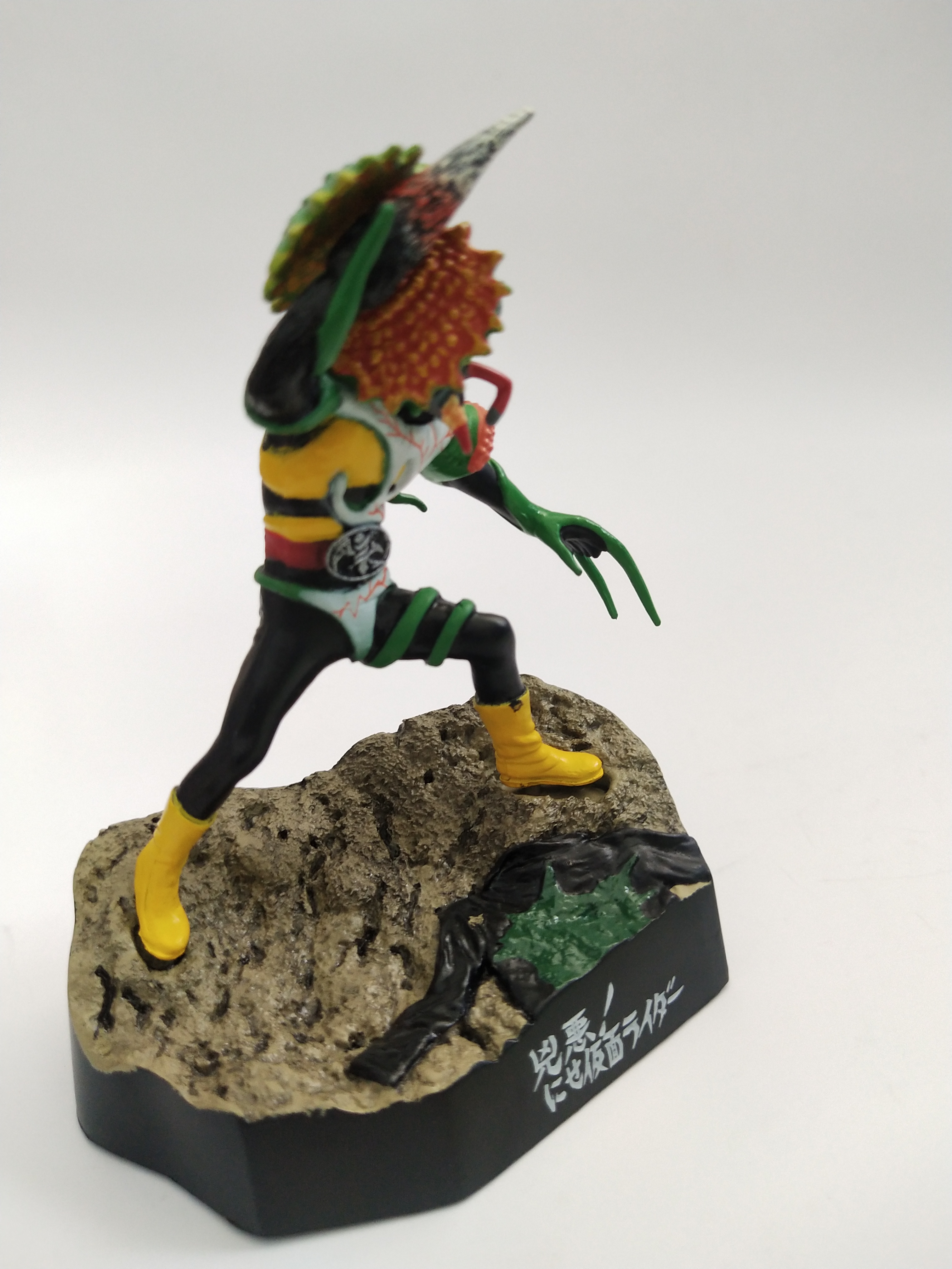 มีหลายภาพ งานฉากสัตว์ประหลาด กินแมลง จากไรเดอร์ V3