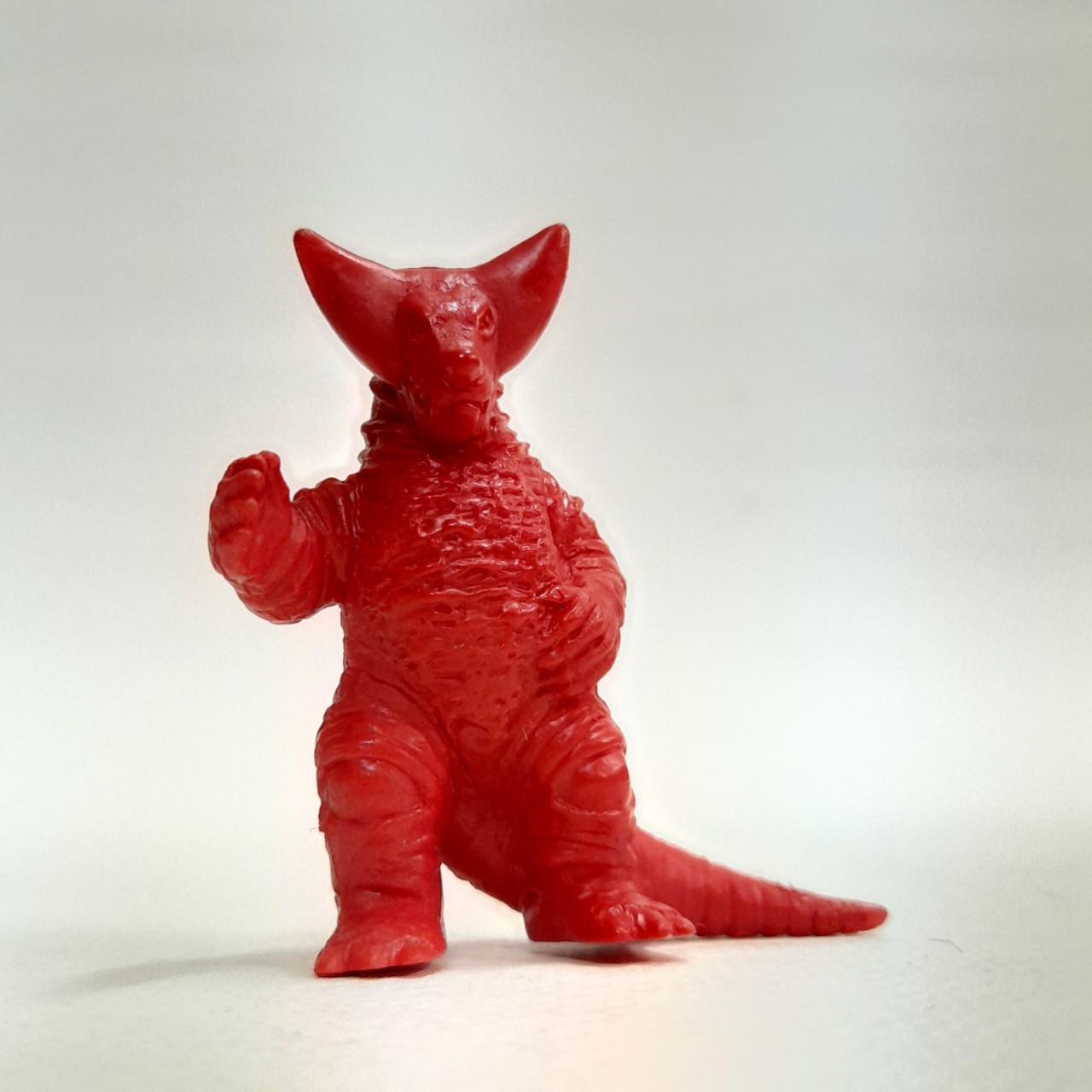 มีหลายภาพ,ตุ่นยาง โกโมร่า ขนาดราว 2 นิ้ว งานญี่ปุ่น มือสองสภาพดี มีรอยบ้าง