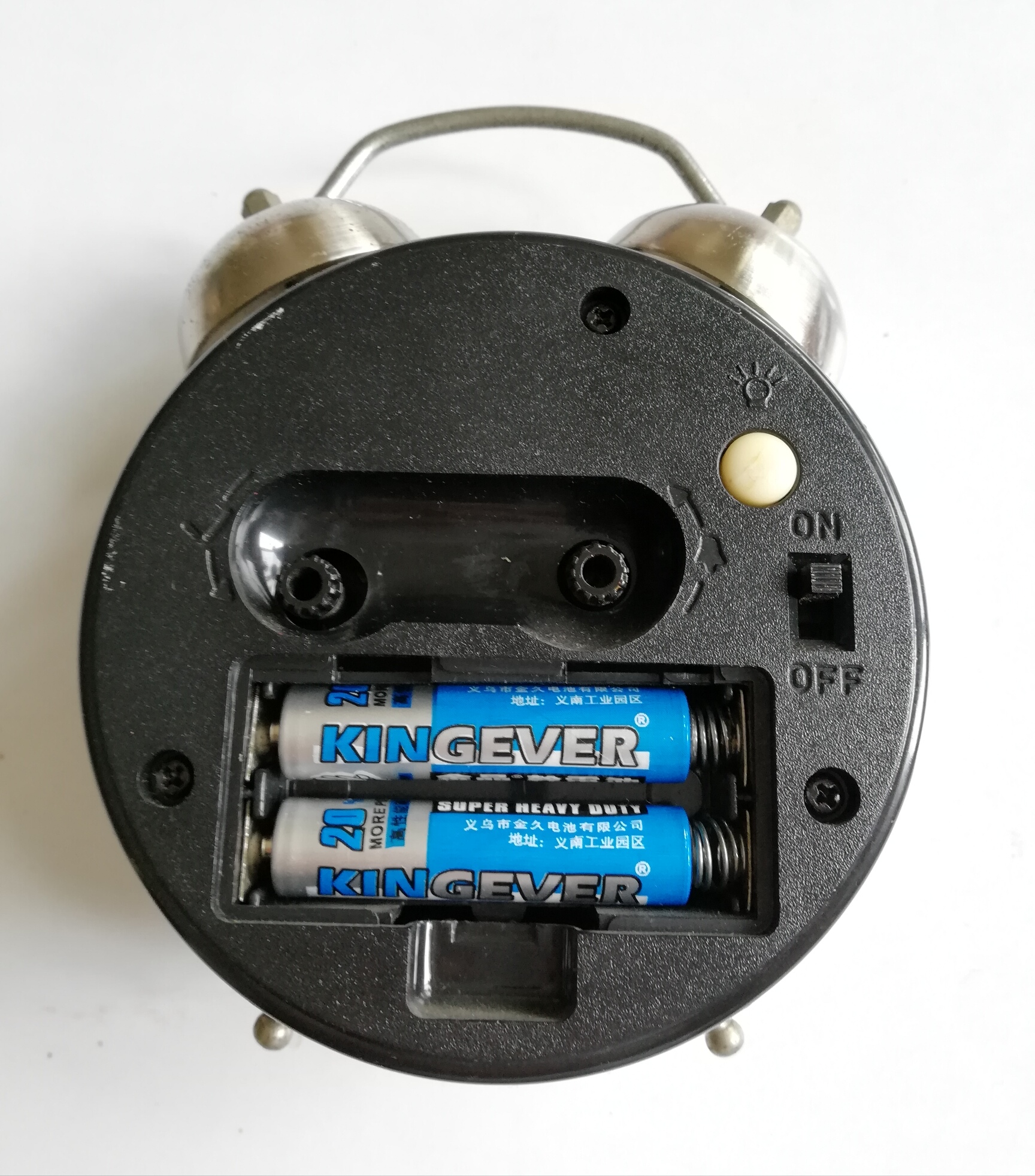 นาฬิกาปลุกทรงโบราณสีเงิน ตัวเรือนโลหะ ทำงานปกติ **ไม่มีฝาถ่านด้านหลัง, Metal Old Style clock, work properlt, **no battery cover