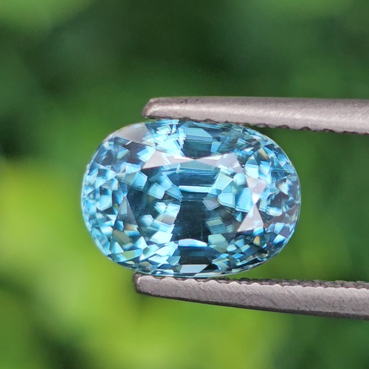 พลอย เพทาย (Zircon) 3.33 กะรัต (Cts.) พลอยแท้ อัญมณีมงคลประจําวันเกิด เครื่องประดับพลอย