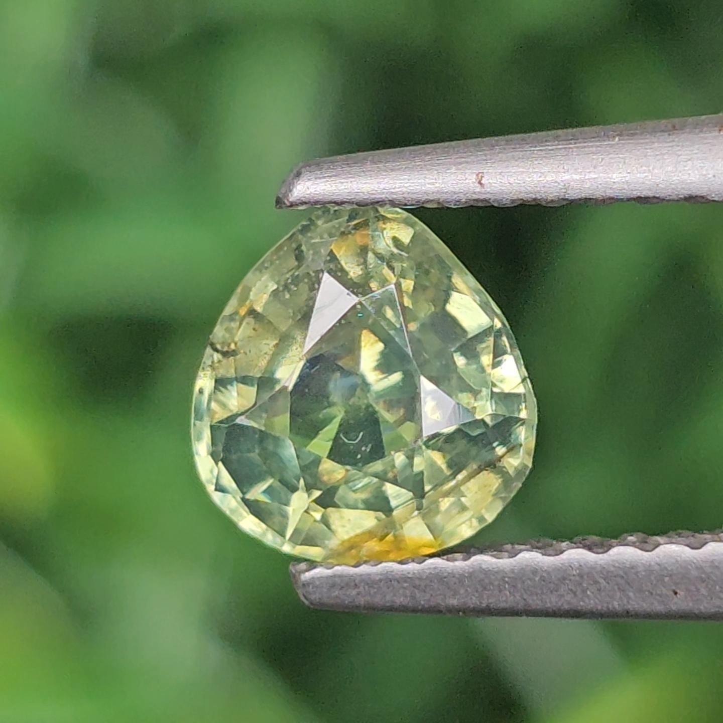 พลอย เพทาย Natural Zircon 1.29 กะรัต (Cts.) ดิบ พลอยแท้อัญมณีมงคล ประจําวันเกิด เครื่องประดับพลอย