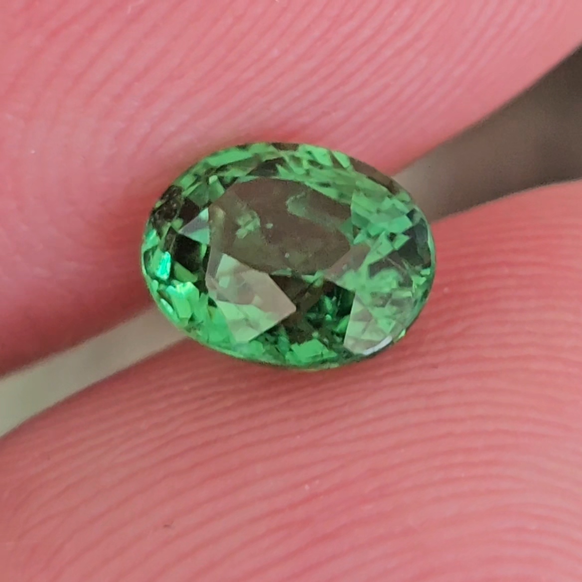 พลอย ซาโวไรท์ Tsavorite Garnet 1.16 กะรัต (Cts.) ดิบ Unheated พร้อมใบเซอร์ อัญมณีมงคลประจําวันเกิด เครื่องประดับพลอย