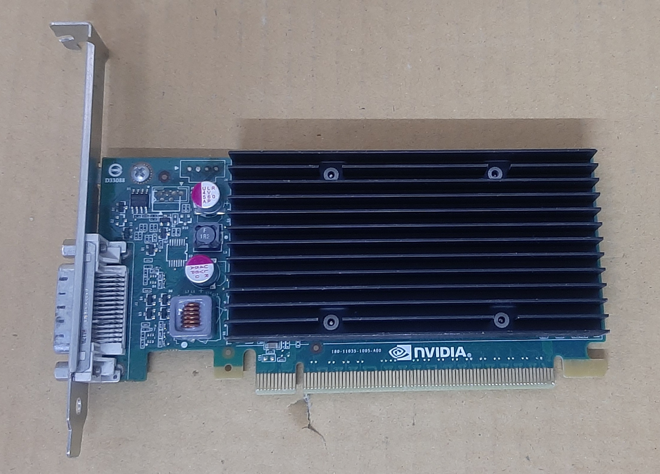 NVIDIA Quadro NVS 300 พร้อมสาย DMS-59 ออกสองจอ Port DVI ขายาว