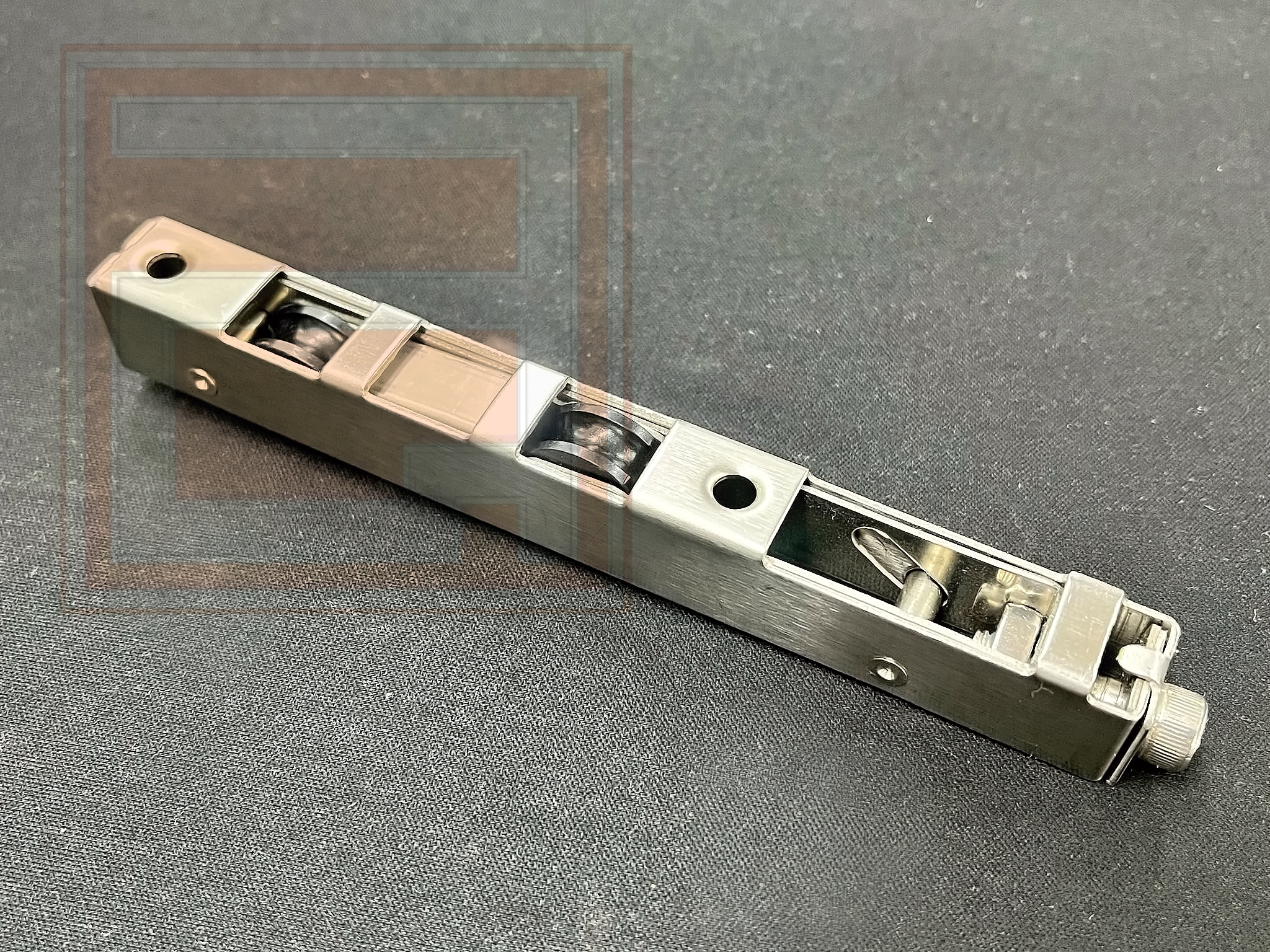 ล้อบานเลื่อนตลับ ล้อดำ (เสื้อสแตนเลส)