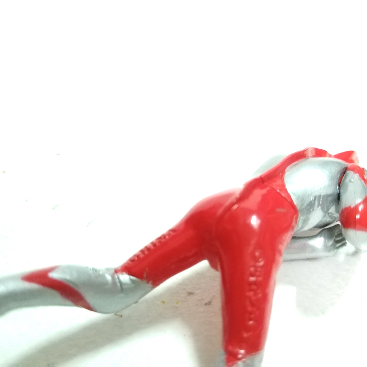 กาชาปอง 3นิ้ว ขนาดตามรูป อุลตร้าแมน ท่าปล่อยแสง สภาพดี มีรอยบ้าง ไม่หักไม่กาว