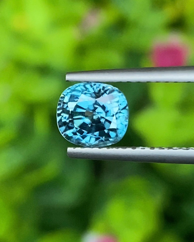 พลอย เพทาย Natural Zircon 2.27 กะรัต (Cts.) พลอยแท้อัญมณีมงคล ประจําวันเกิด เครื่องประดับพลอย