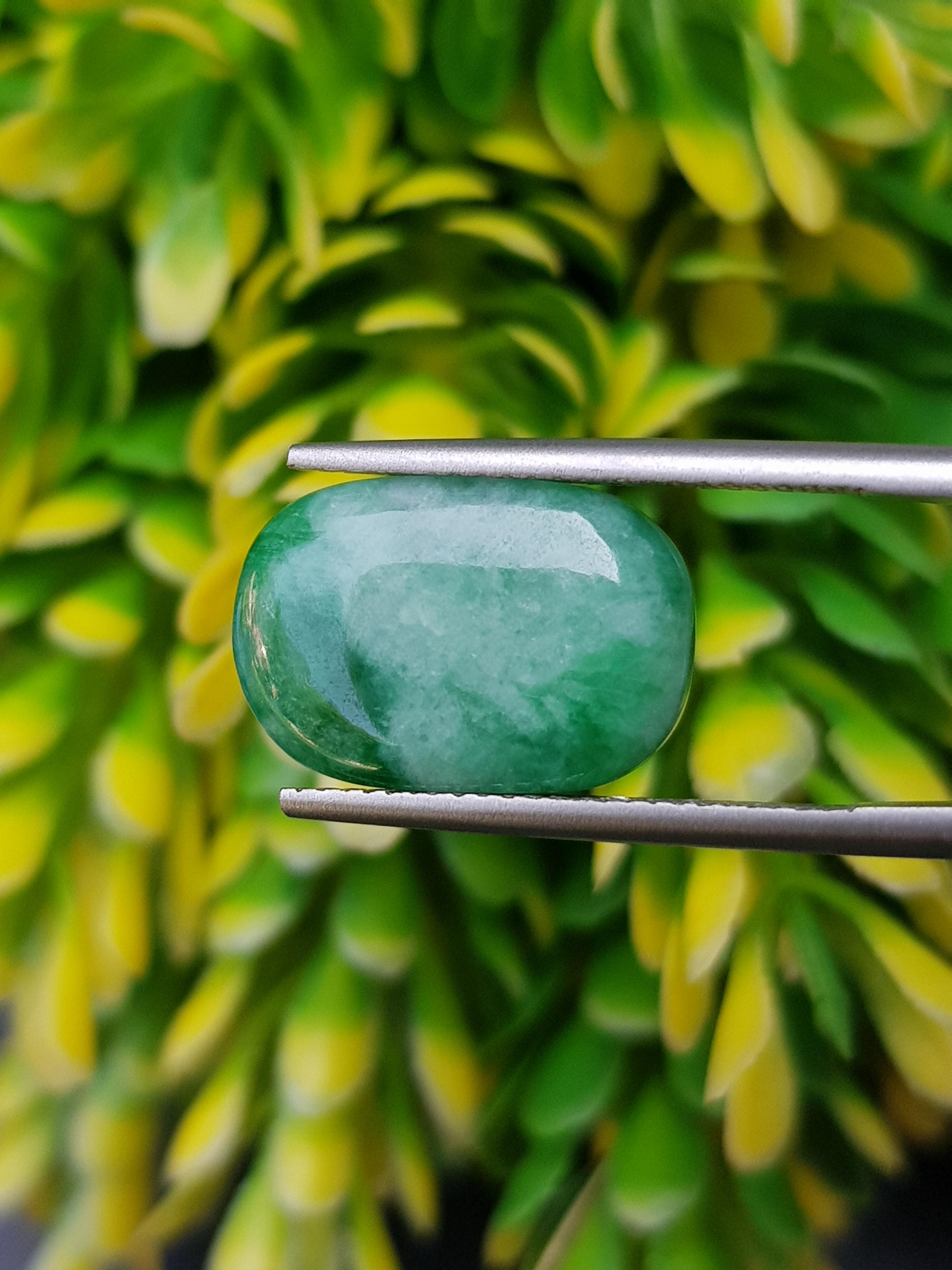 หยกพม่าเจียรนัย (Burmese jade ) 12.36 กะรัต หยกแท้ อัญมณีมงคลประจําวันเกิด เครื่องประดับหยก