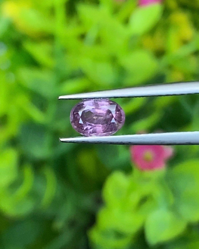 พลอย เพอเพิล แซฟไฟร์ สีม่วง Purple Sapphire ดิบ Unheated 0.80 กะรัต (Cts.) พลอยแท้ อัญมณีมงคลประจําวันเกิด เครื่องประดับพลอย