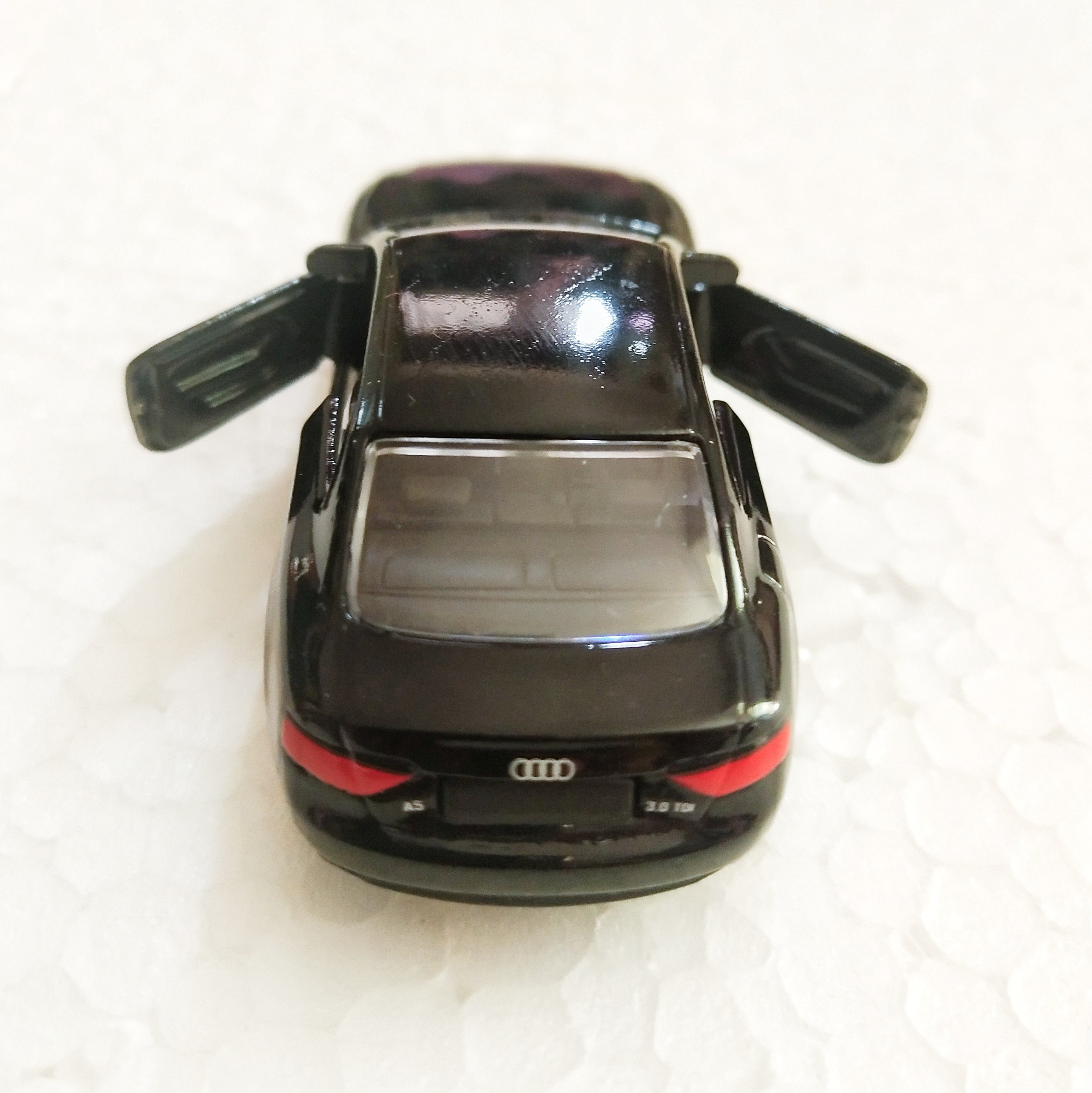 โมเดลรถเหล็ก ออดี้ Audie Die cast ,Majorette สีดำ เปิดประตูได้ มือ2 สภาพใหม่