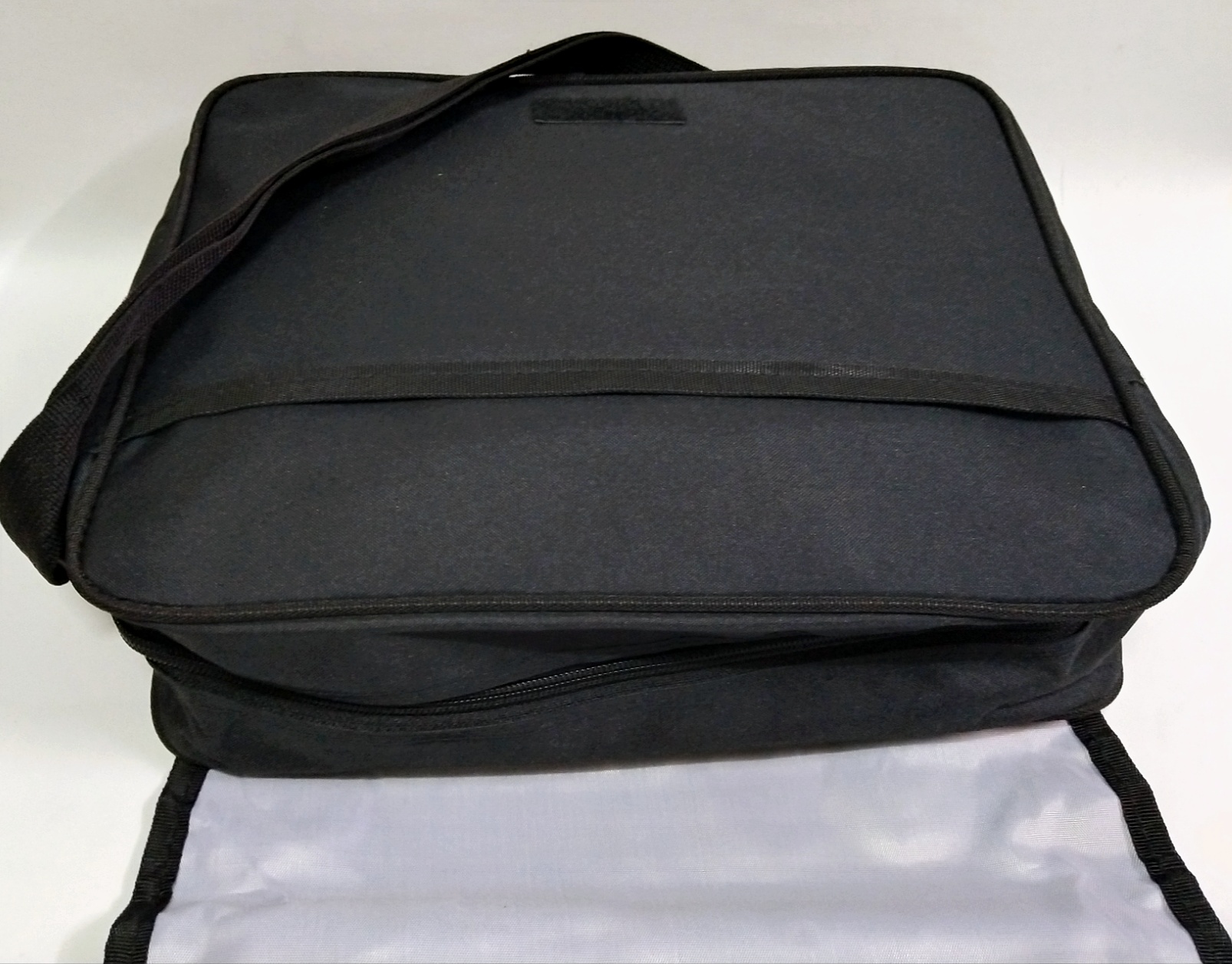 กระเป๋าแบบสะพายข้าง ลาย ร๊อกเก็ต แร็คคูน จากหนังฮีโร่มาเวล การ์เดียนออฟเดอะแกแล็กซี่ Guardian of the Galaxy ,Rocket ขนาด 10"*12 ของแท้ ใหม่มีป้าย