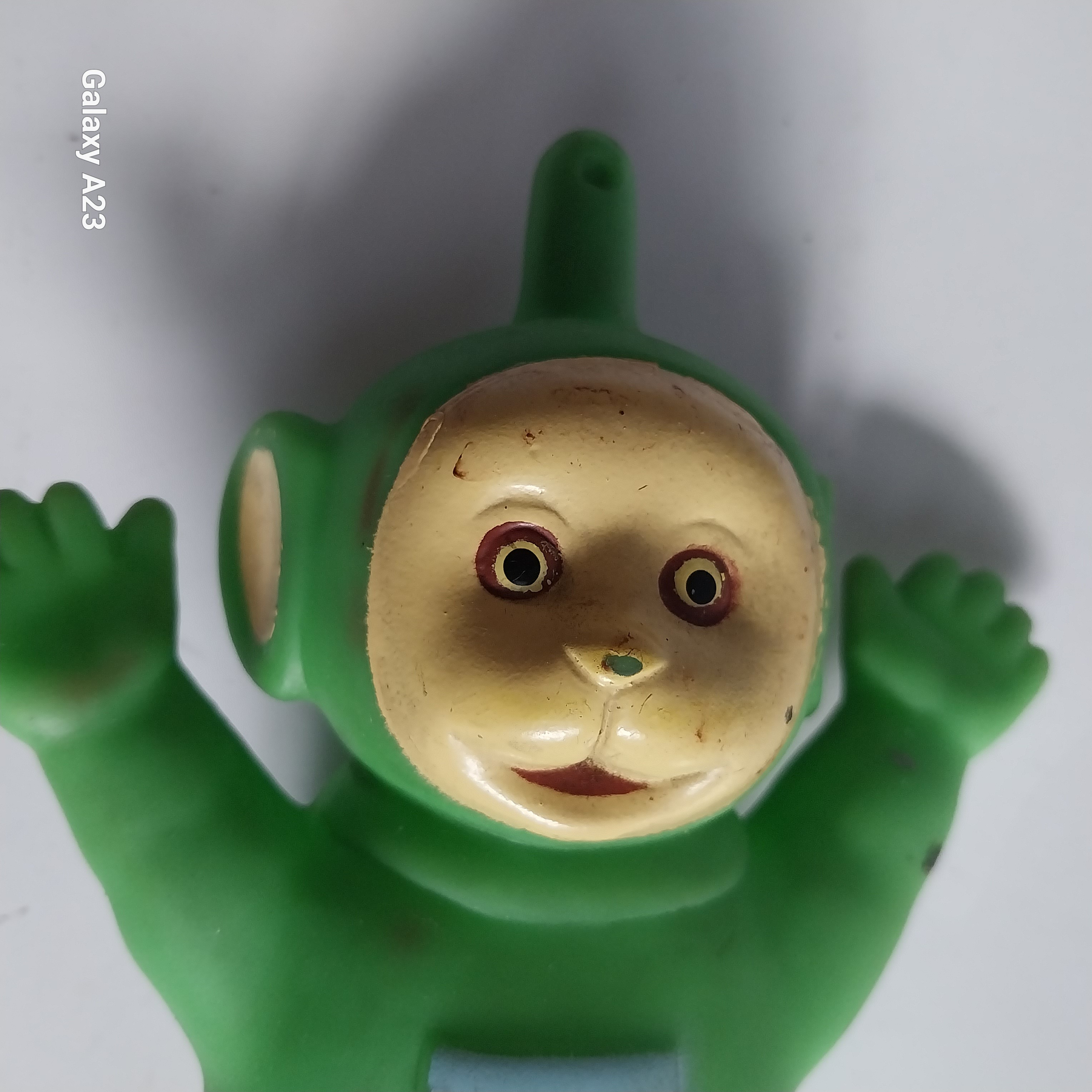 มีหลายภาพ มีตำหนิ โปรดดูทุกภาพ ,ตุ๊กตายางเทเลทับบี้ ขนาด4" จำนวน 3 ตัว ,teletubbies ,เทเลทับบีส์