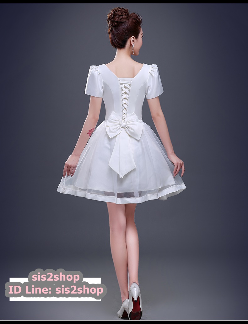 พร้อมส่ง ชุดราตรีสั้น สีขาว เรียบหรู แขนตุ๊กตา เนื้อซาติน + ผ้าโปร่ง มีซับใน เข็มกลัดโบว์ติดด้านหลัง (เชือกผูกหลัง)