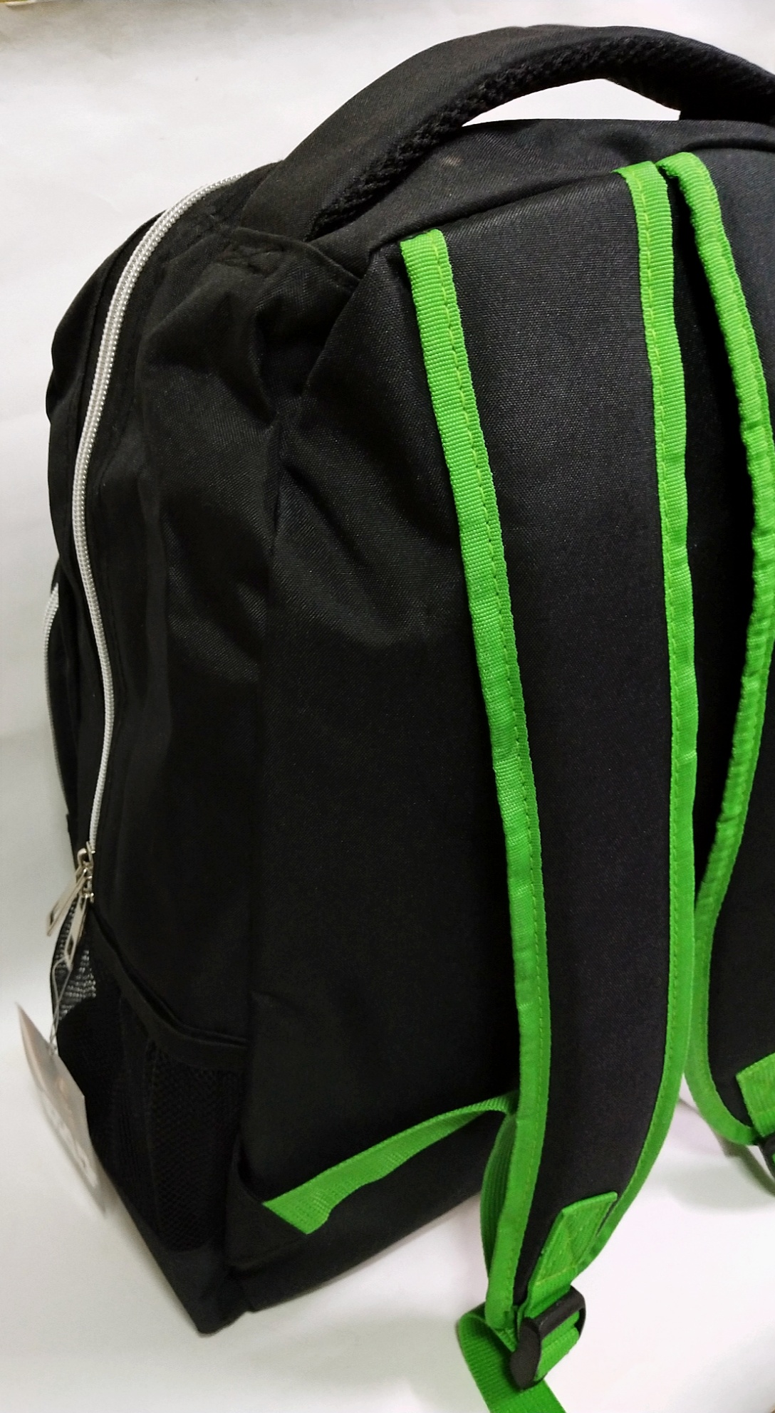 กระเป๋าเป้ ลายสตาร์ วอร์ ทรูปเปอร์ ลายพราง StarWars StormTrooper ลายพราง ขนาดประมาณ 16"*12" , ของแท้,ใหม่,มีป้ายสตาร์ วอร์