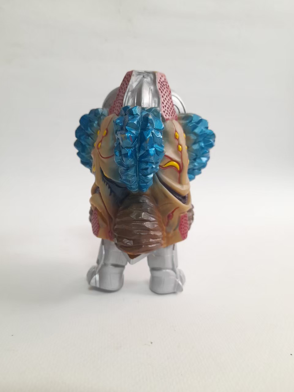 มีหลายภาพ,ซอฟ 6-6.5นิ้ว สัตว์ประหลาด การาอ้อน จากอุลตร้าแมนไดน่า ขนาดตามรูปมือสองสภาพดีมีรอยบ้าง มีปั๊ม