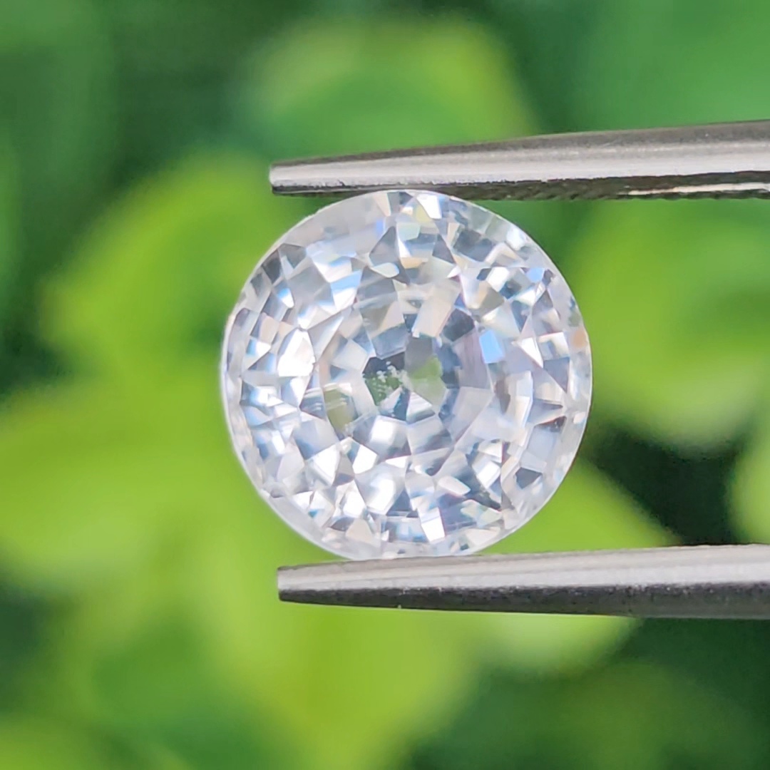 พลอย เพทาย Natural Zircon 4.08 กะรัต (Cts.) พลอยแท้ อัญมณีมงคลประจําวันเกิด เครื่องประดับพลอย